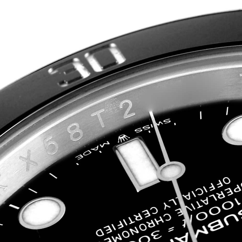 Rolex Submariner Non-Date Ceramic Bezel Steel Mens Watch 124060 Box Card. Mouvement automatique à remontage automatique, officiellement certifié chronomètre. Boîtier en acier inoxydable de 41.0 mm de diamètre. Logo Rolex sur la couronne. Lunette