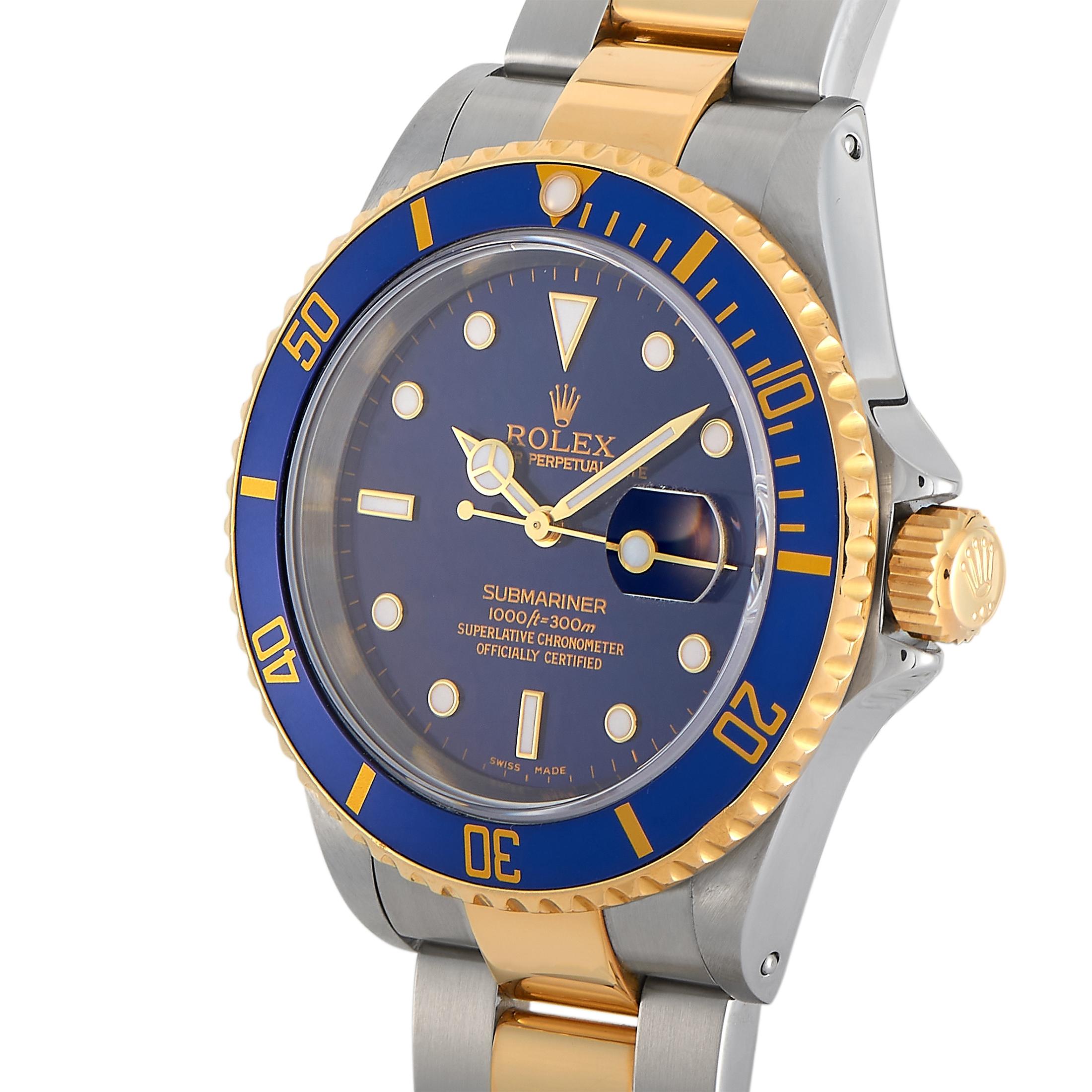 Look again. The Rolex Submariner Self-Winding Watch 16613 displays not just a standard blue dial. Look closer and you'll see a sunburst effect that gives the electric blue dial a shimmering iridescence. Given the extra shine, this men's diver watch