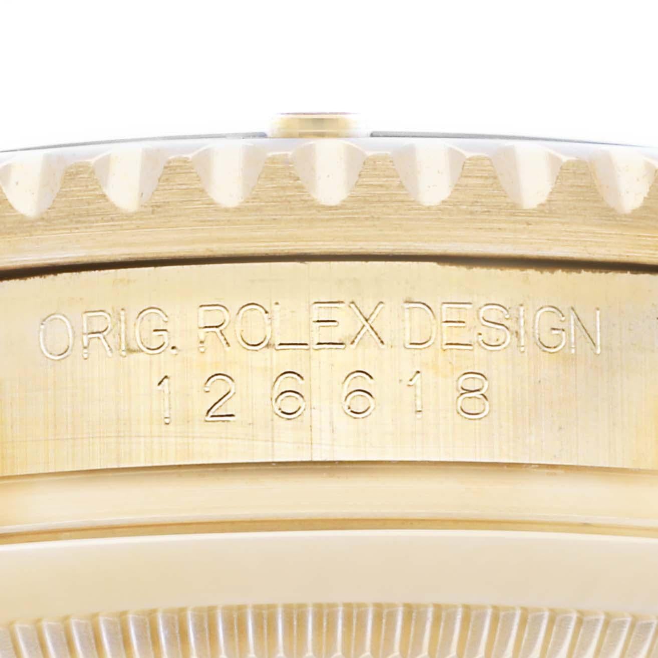 Rolex Submariner Yellow Gold Black Dial Bezel Mens Watch 126618 Box Card. Mouvement à remontage automatique certifié chronomètre. Boîtier en or jaune 18 carats de 41,0 mm de diamètre. Logo Rolex sur une couronne. Lunette tournante unidirectionnelle