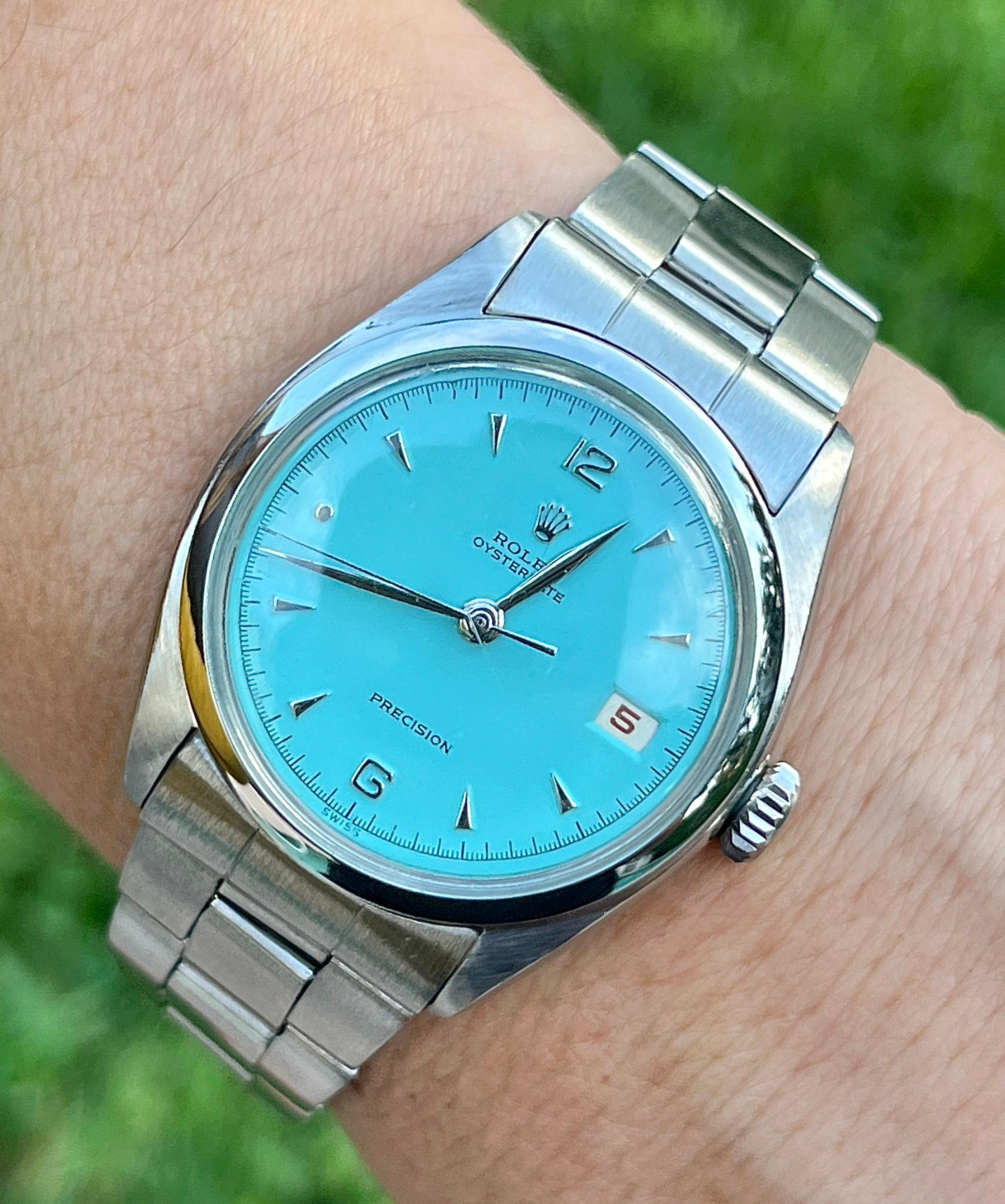 Montre-bracelet vintage en acier inoxydable Rolex Oysterdate Tiffany cadran bleu. Vers 1963. Elle est dotée d'un bracelet Oyster bien entretenu, d'une boucle déployante, d'une couronne vissée et de 17 rubis. Elle comporte également des aiguilles et