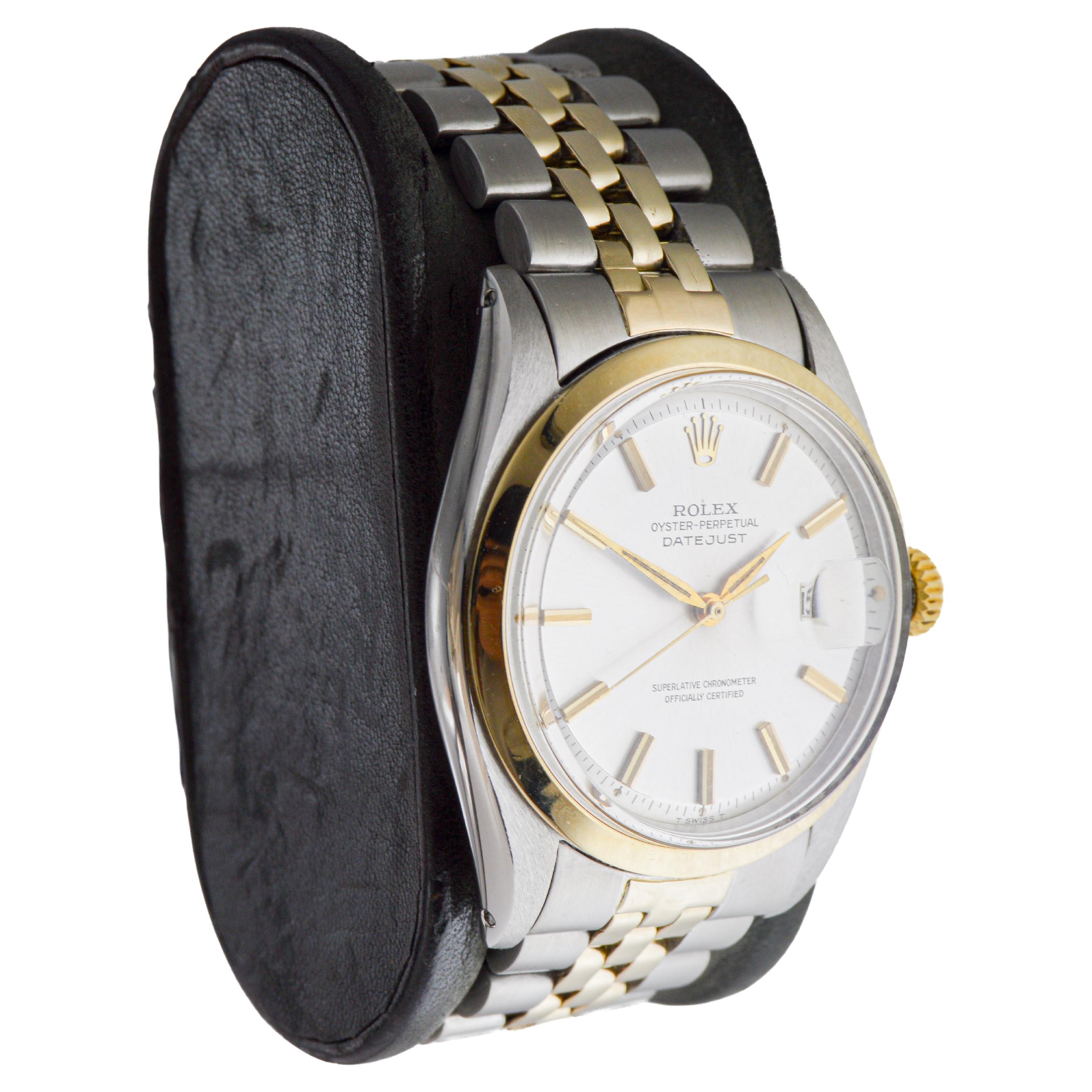 FABRIK / HAUS: Rolex Watch Company
STIL / REFERENZ: Datejust / Referenz 1600
METALL / MATERIAL: Zweifarbiges Massivgold und Edelstahl
CIRCA / JAHR: 1964
ABMESSUNGEN / GRÖSSE: Länge 41mm 