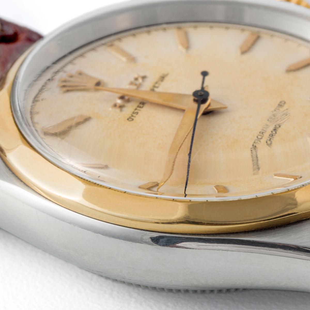 Dies ist ein Sammlerstück aus den 1950er Jahren. Eine Rolex Oyster Semi Bubbleback Super Patina Dial, Gehäuse aus Gold und Stahl und Lederarmband, Referenz 6286.