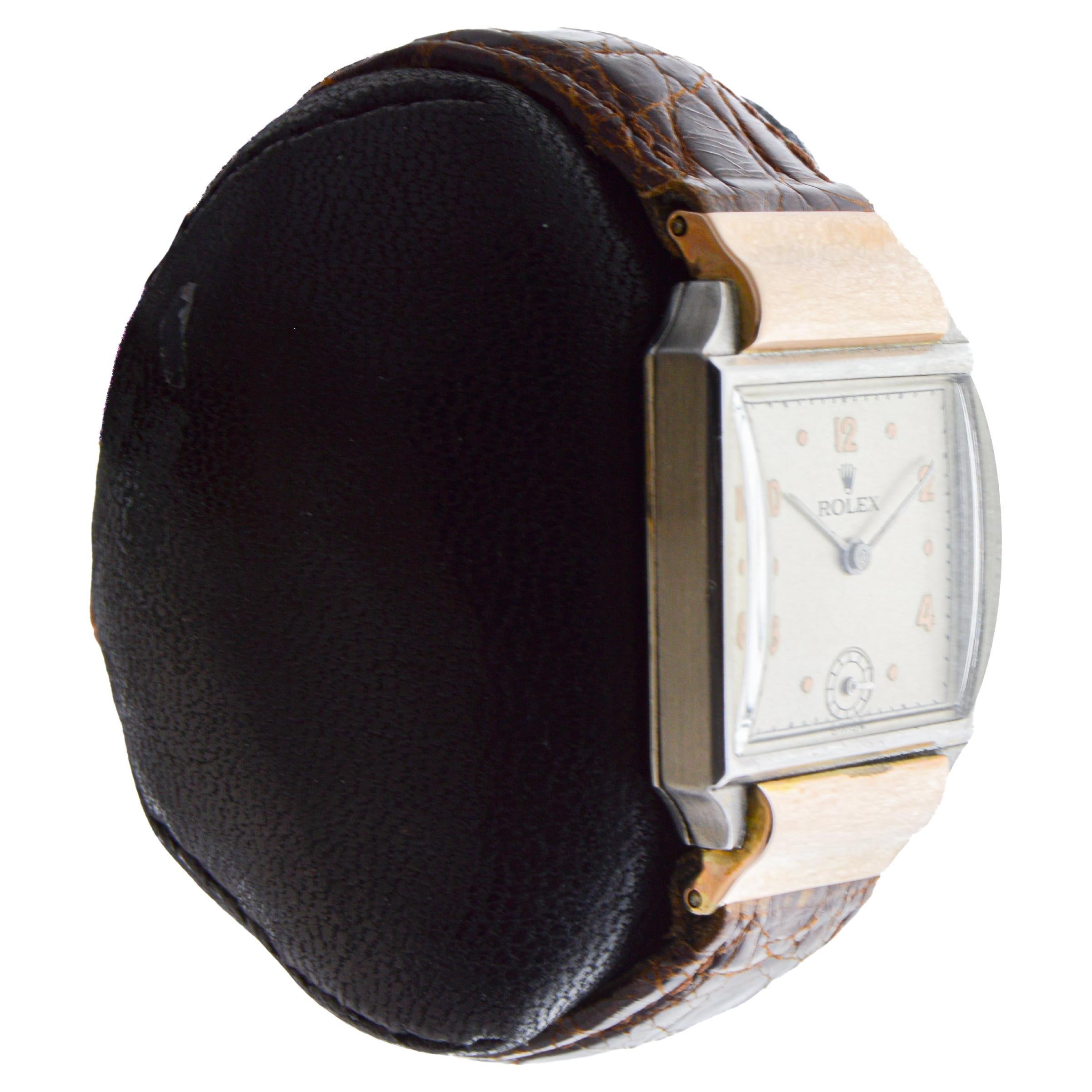 FÁBRICA / CASA: Rolex Watch Company
ESTILO / REFERENCIA: Estilo de vestir / Referencia 3893
METAL / MATERIAL: Oro rosa bicolor de 14 quilates
CIRCA / AÑO: 1930
DIMENSIONES / TAMAÑO: Longitud 37mm 