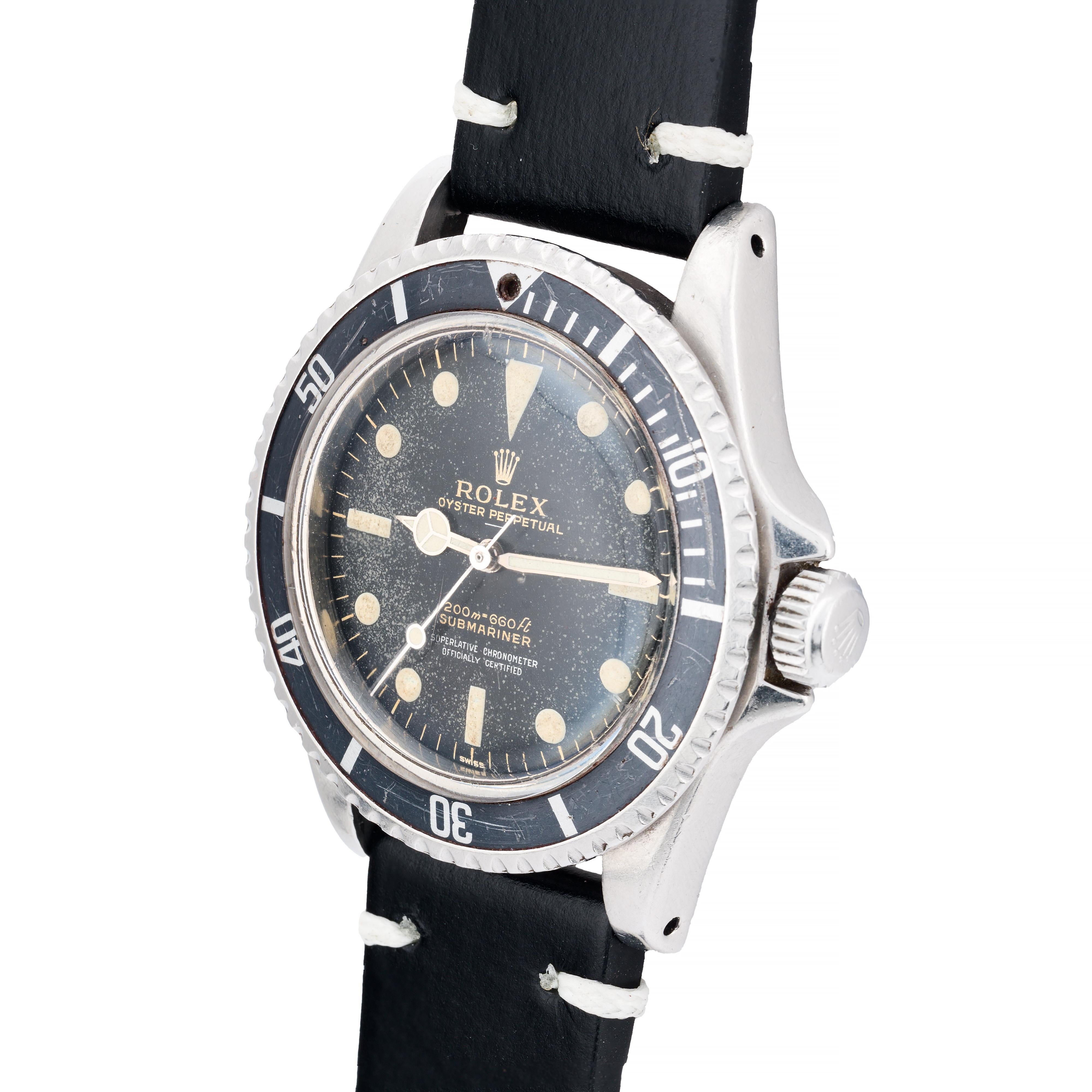 Rolex Vintage 5512 Gilt Underline Dial Pointed Crown Guard Submariner Full Set In Excellent Condition For Sale In Boston, MA