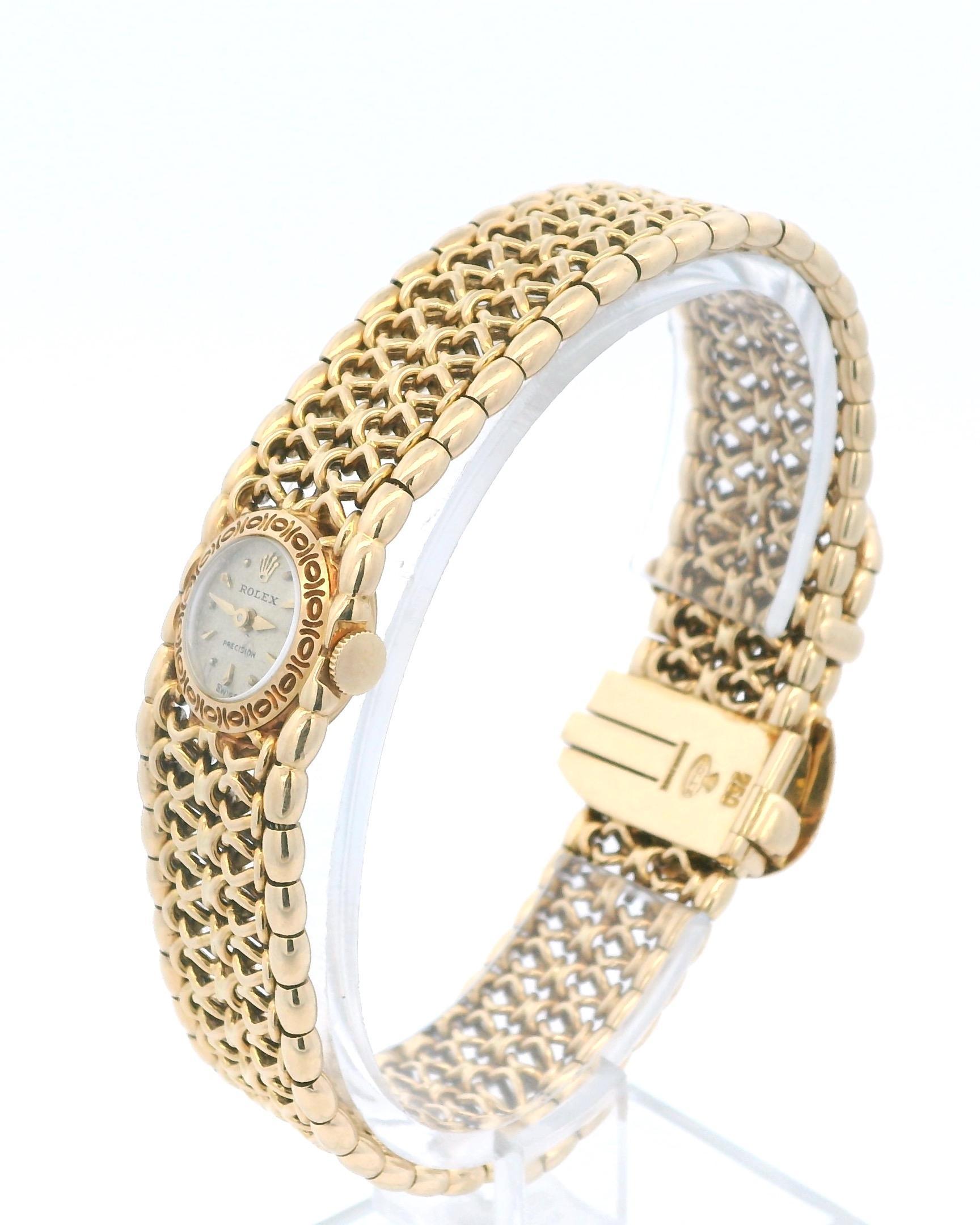 Rolex Vintage Ladies 18k Yellow Gold w Chased Bezel In Good Condition For Sale In Great Neck Plaza, NY