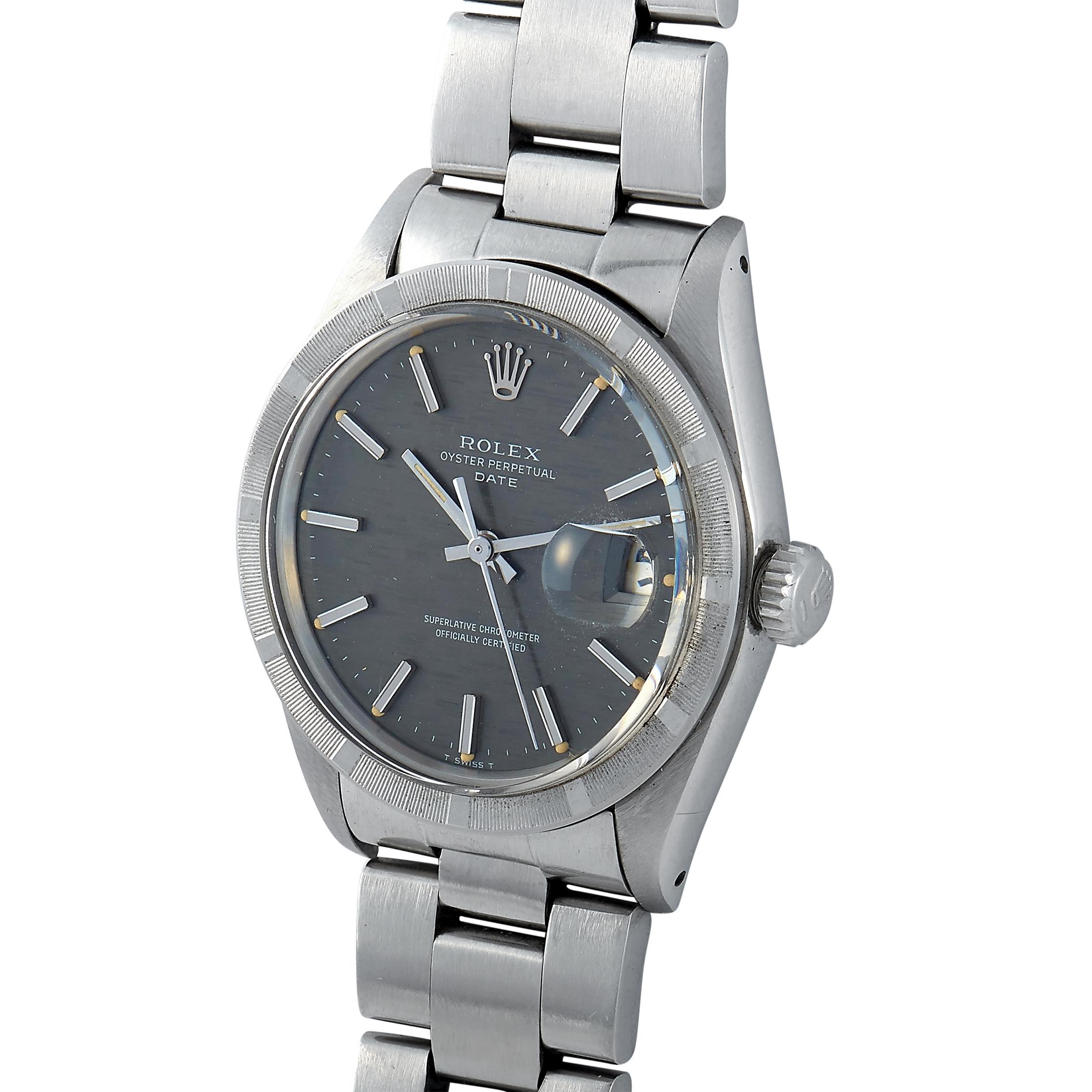 The vintage Rolex Oyster Perpetual Date watch, reference number 1501, boasts a waterproof stainless steel case that is fitted with an engine turned stainless steel bezel. The case measures 34 mm in diameter and is presented on a stainless steel
