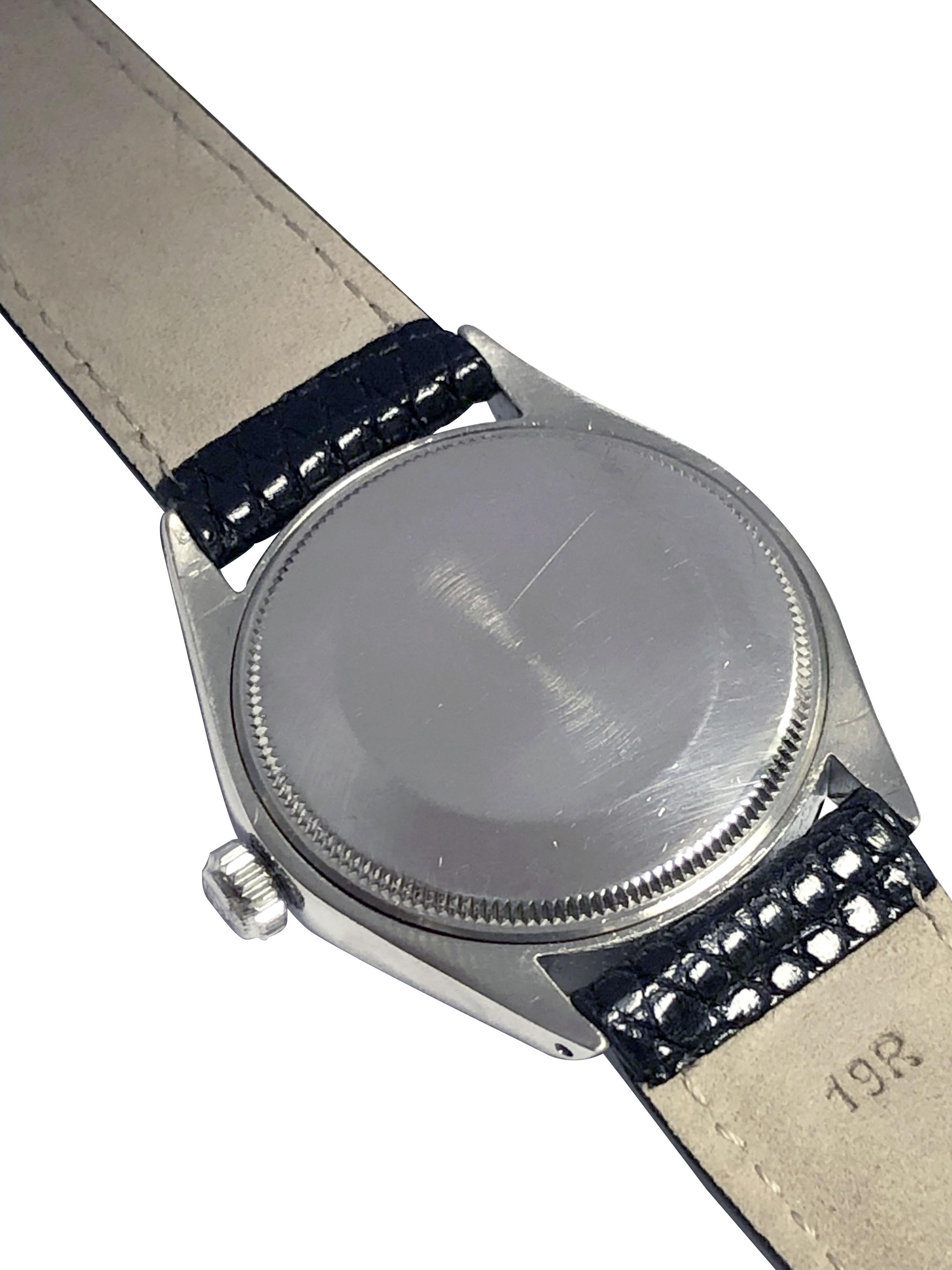 Rolex Vintage Ref 5500 Steel cased Automatic watch with Bubble Back Style Dial In Excellent Condition For Sale In Chicago, IL