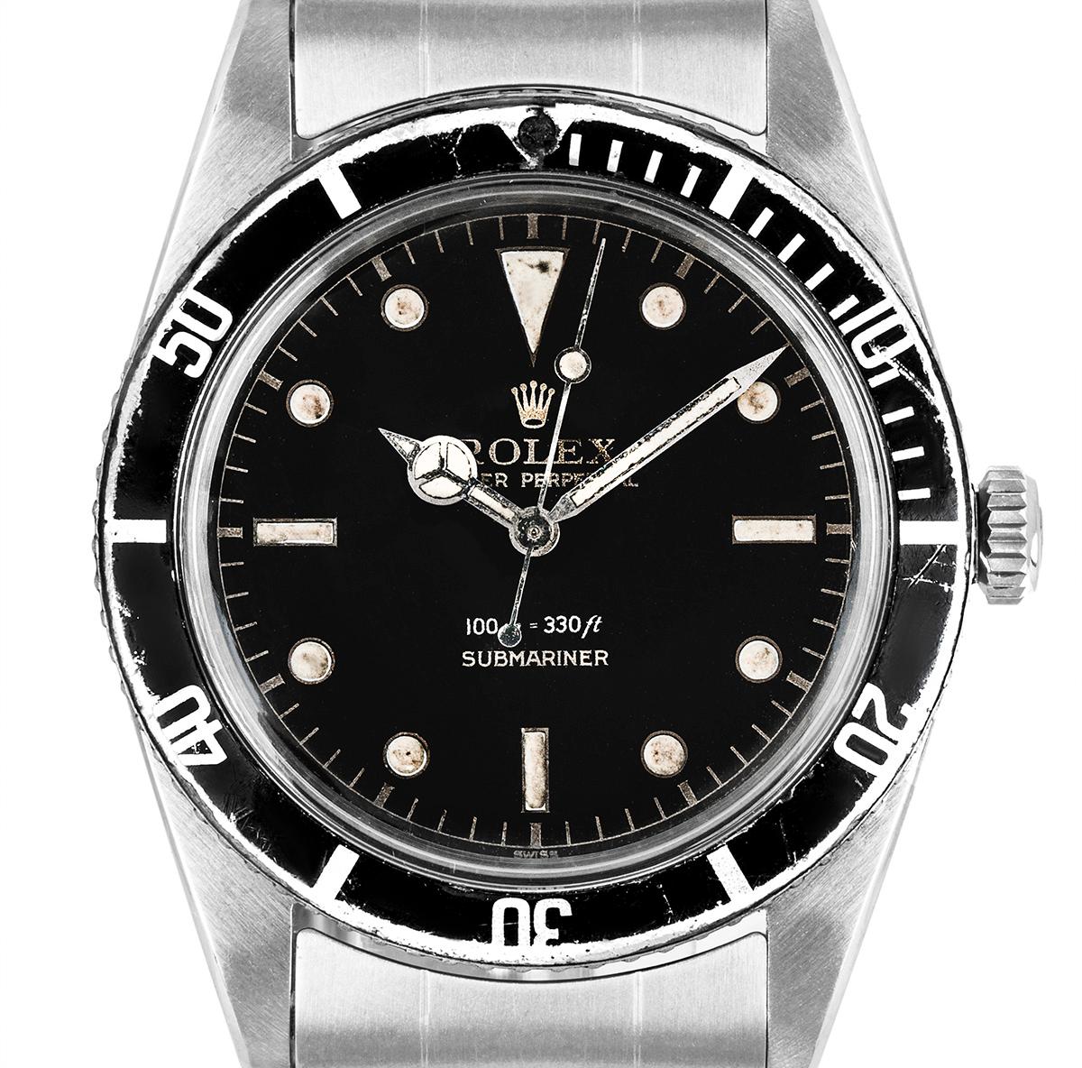 Eine Vintage Rolex Submariner Non-Date. Sie verfügt über ein schwarzes Zifferblatt mit applizierten Stundenmarkierungen und eine bidirektionale Drehlünette aus Edelstahl. Ausgestattet mit einem Kunststoffglas und einem automatischen Uhrwerk mit