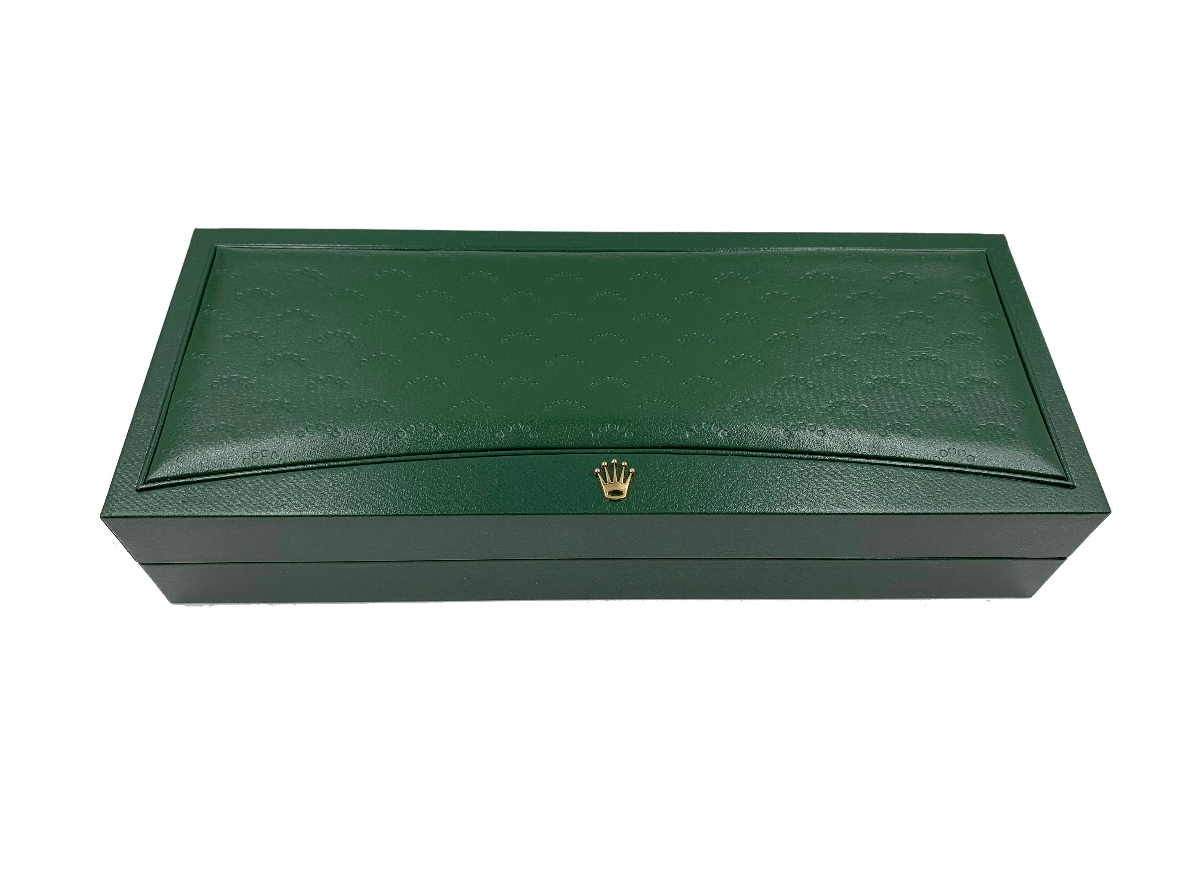 Rolex Watch Box

Long: 10.5 inch/ 26.6cm
Width: 4.25 inch/ 10.7cm
Height: 2 inch/ 5 cm