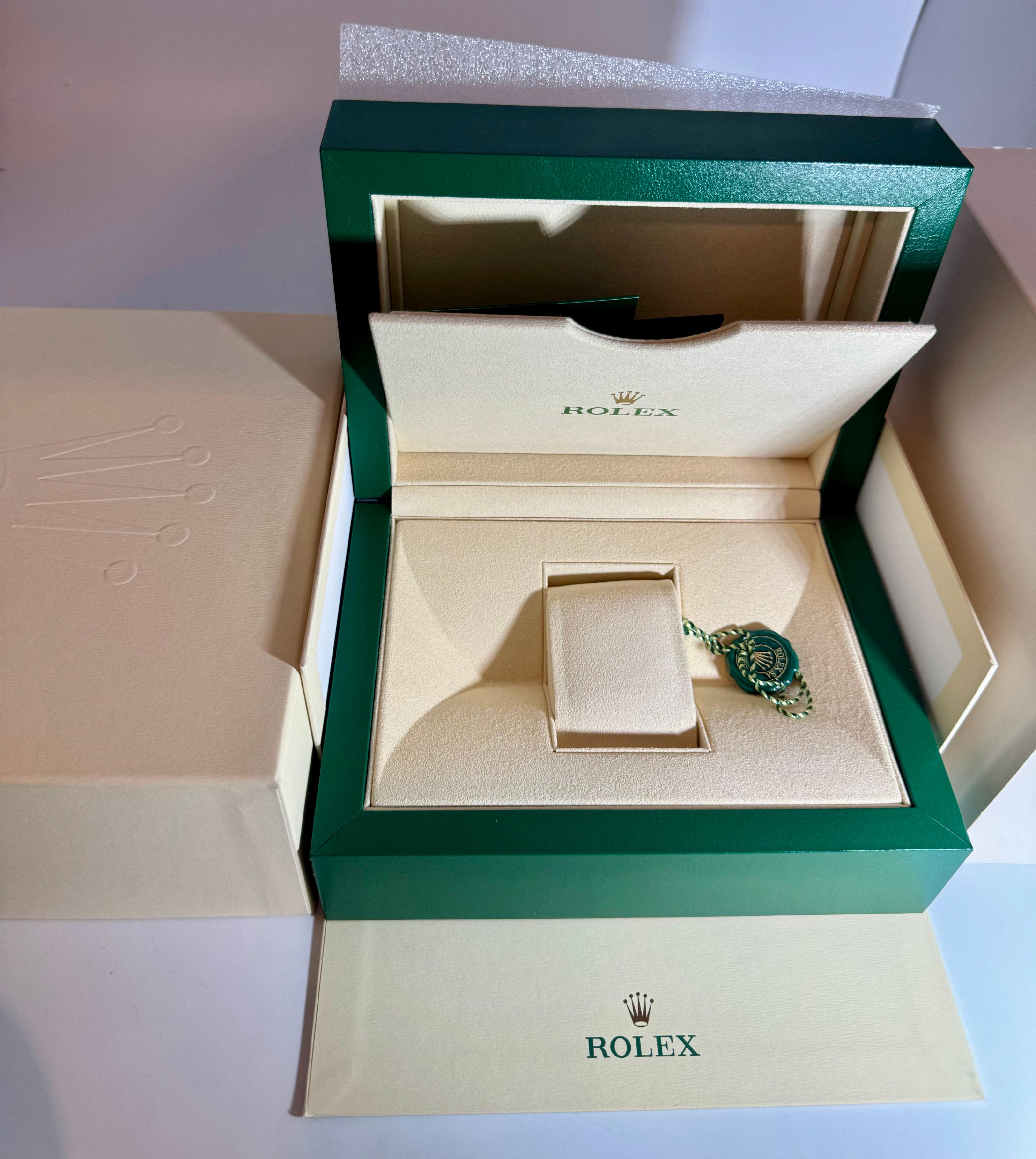 Rolex Watch Box, New Creme Empty Acs. Oyster L Perpetual Daytona  Datejust For Sale 4