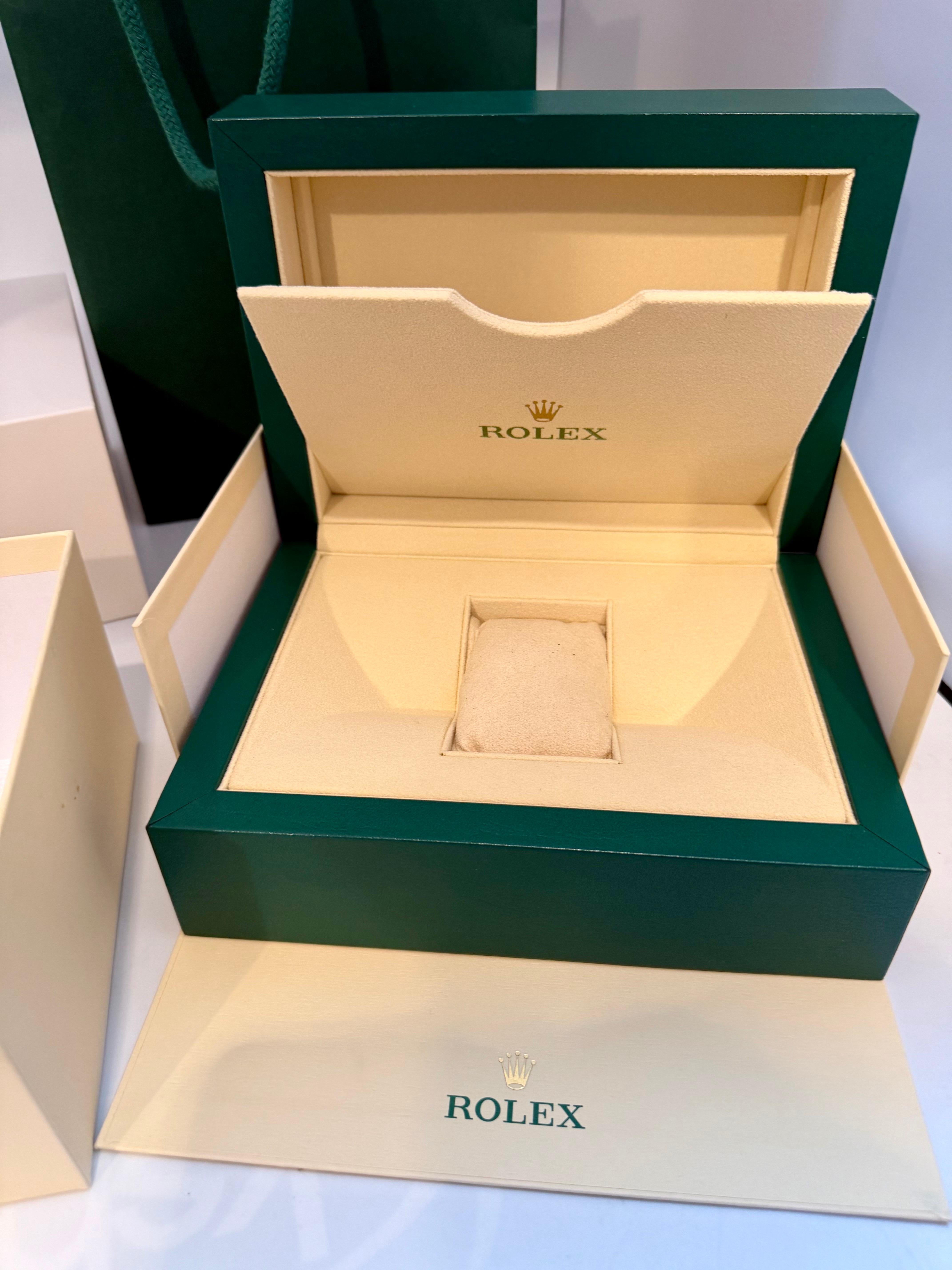 Rolex Uhrenschachtel, New Creme Empty Acs. Auster L  Perpetual Sky Dweller, brandneu im Angebot 6