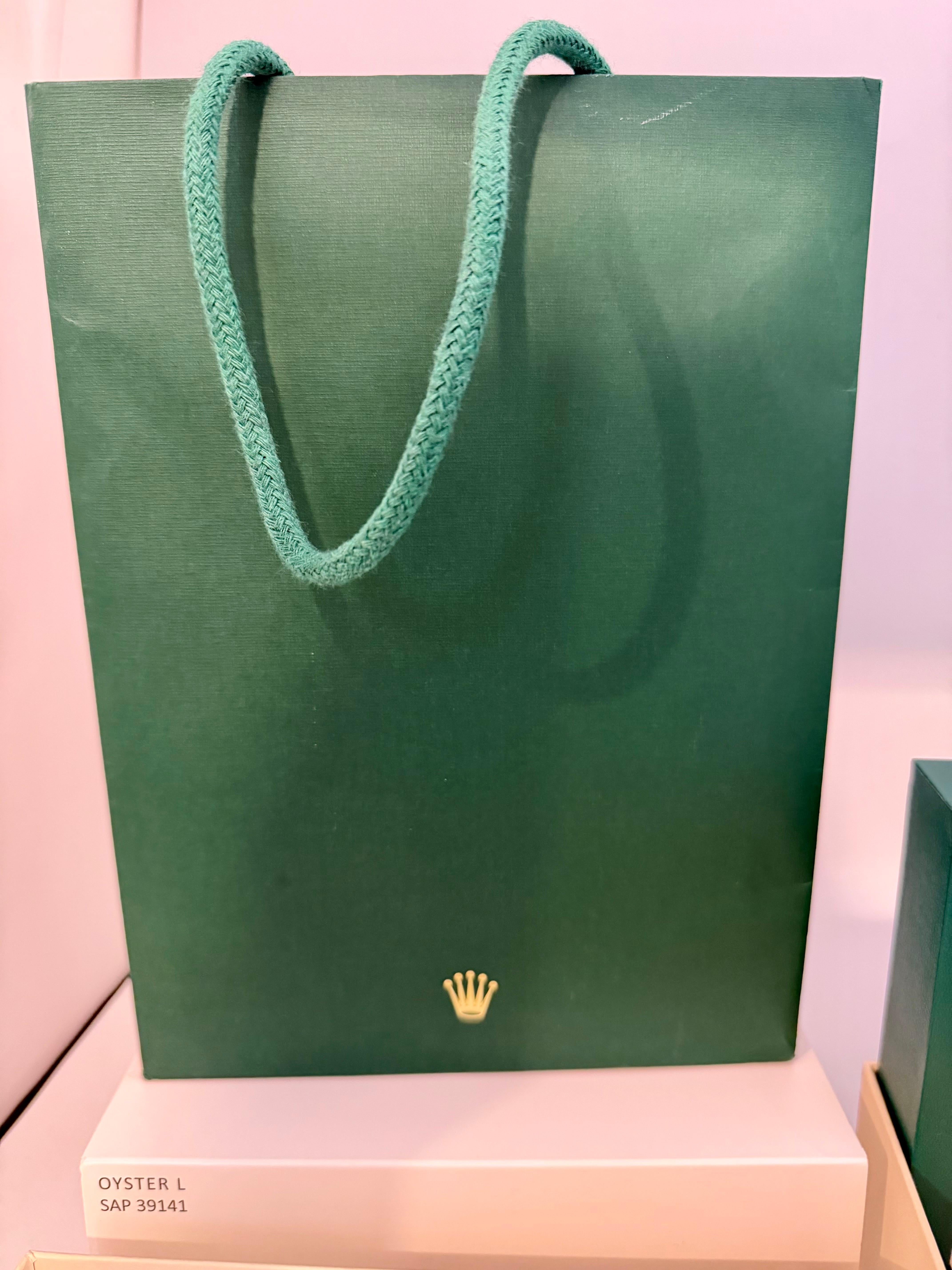 Rolex Uhrenschachtel, New Creme Empty Acs. Auster L  Perpetual Sky Dweller, brandneu im Angebot 2