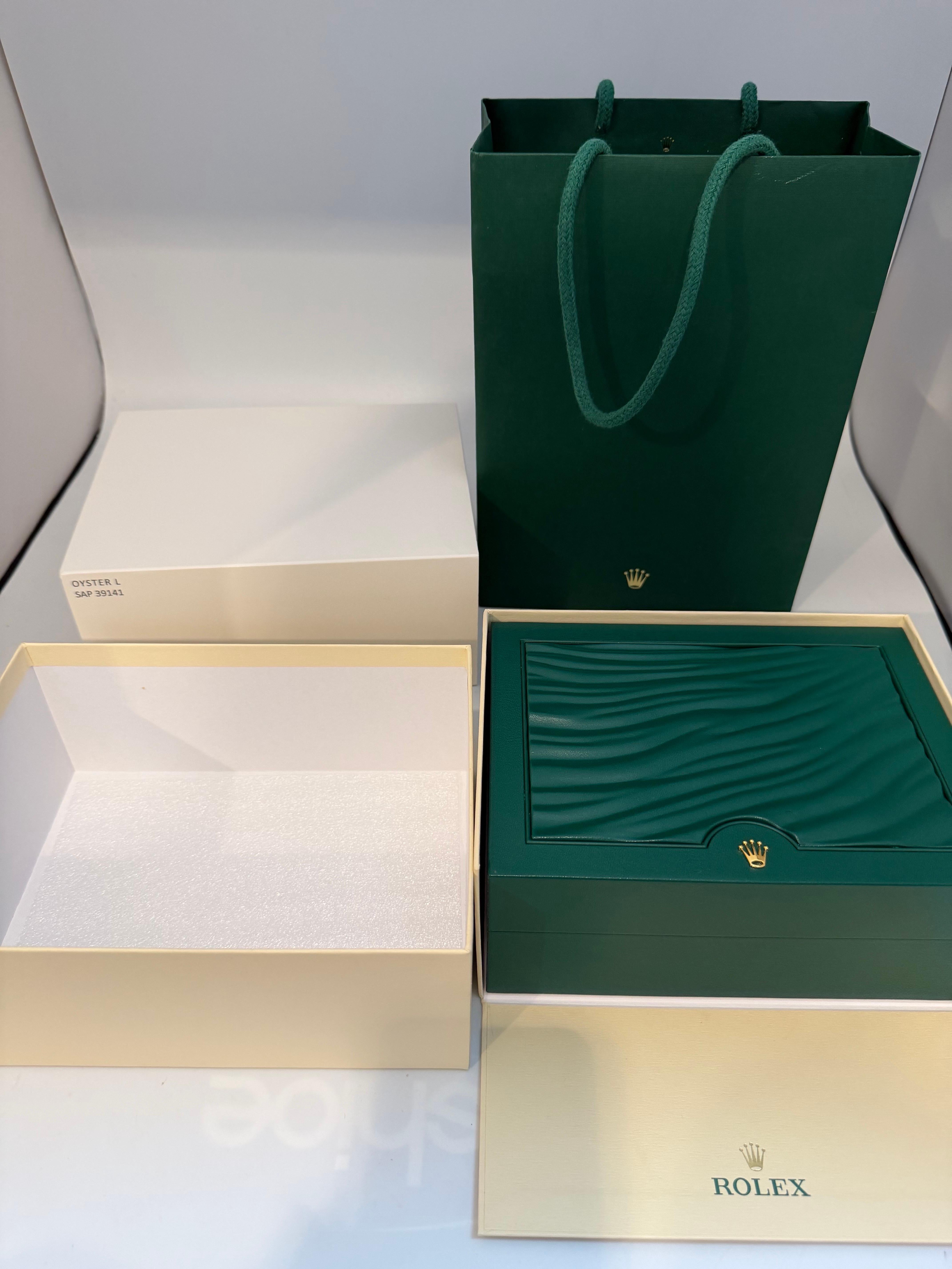 Rolex Uhrenschachtel, New Creme Empty Acs. Auster L  Perpetual Sky Dweller, brandneu im Angebot 5