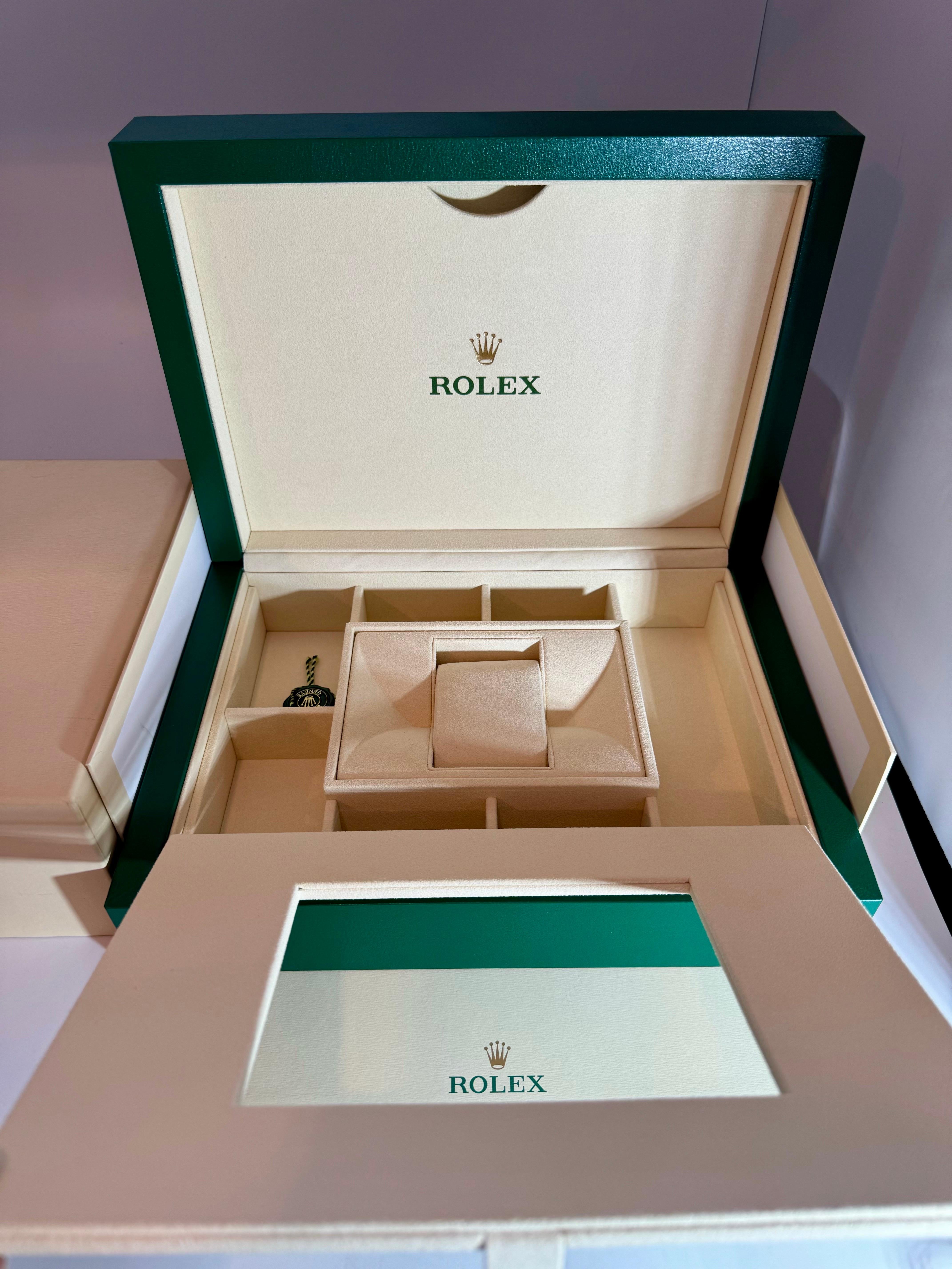 Women's Rolex Watch Box, New Creme Empty Acs. Oyster Perpetual Daytona GMT Datejust For Sale