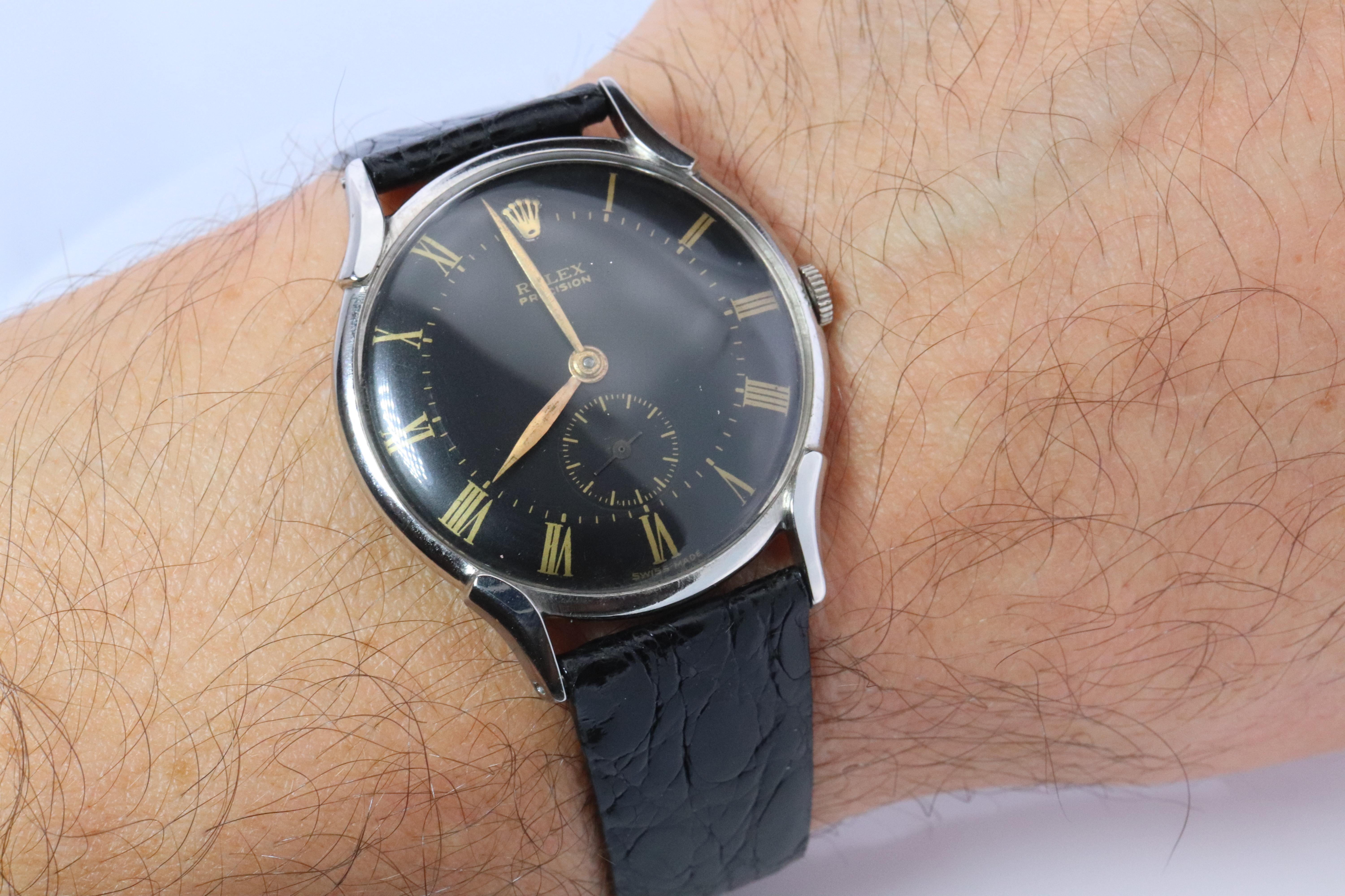 Orologio da uomo Rolex Precision Vintage

Corpo ultra sottile

Acciaio inox

rif.4498

Movimento di avvolgimento. Funziona bene.
Circa anni '1940

Dettagli
Corpo ultra sottile
Quadrante nero
Guarda la bellezza.
Caso rotondo da 35 mm
