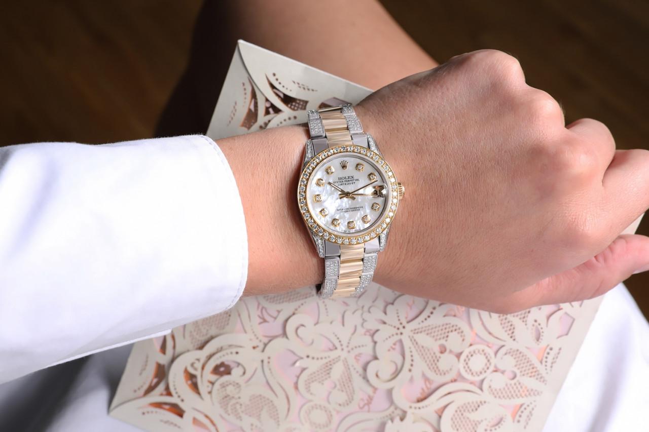 Rolex Montre Datejust Oyster en or 18 carats avec perles blanches et diamants latéraux 68273 Excellent état - En vente à New York, NY
