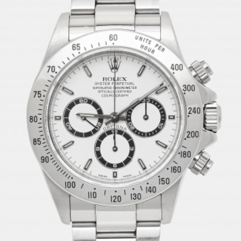 Se è Rolex, è senza tempo. Quando si tratta di orologi Rolex, c'è naturalmente un senso di magnetismo ineguagliabile e una visione decisamente lussuosa. Le stesse caratteristiche si ritrovano in questo Cosmograph Daytona 16520. Progettato per gli