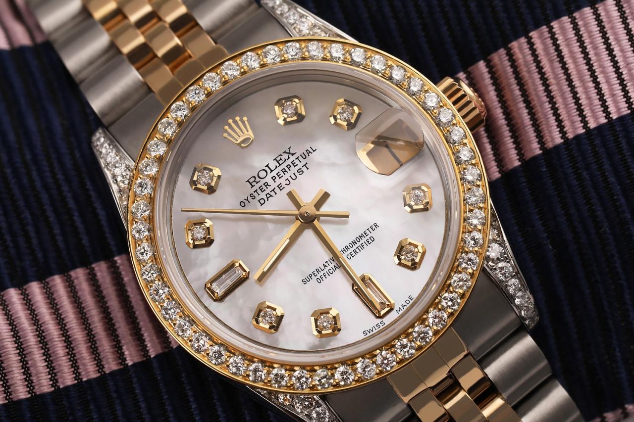 Rolex Frauen  Datejust 31mm Weiße MOP-Uhr mit zweifarbiger Diamant-Lünette und Gepäckstücken 68273 Damen im Angebot