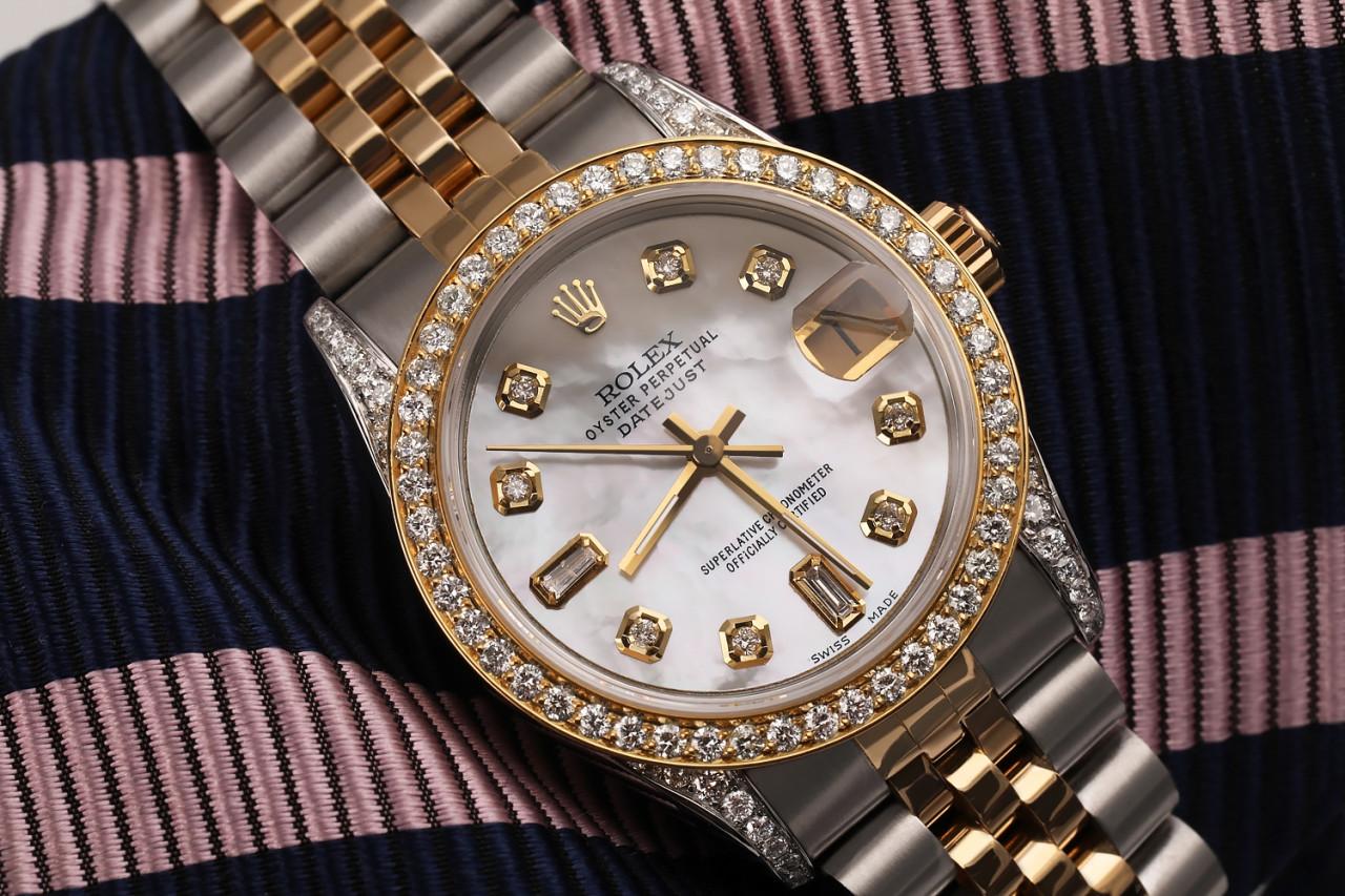 Rolex Frauen  Datejust 31mm Weiße MOP-Uhr mit zweifarbiger Diamant-Lünette und Gepäckstücken 68273 im Angebot 1