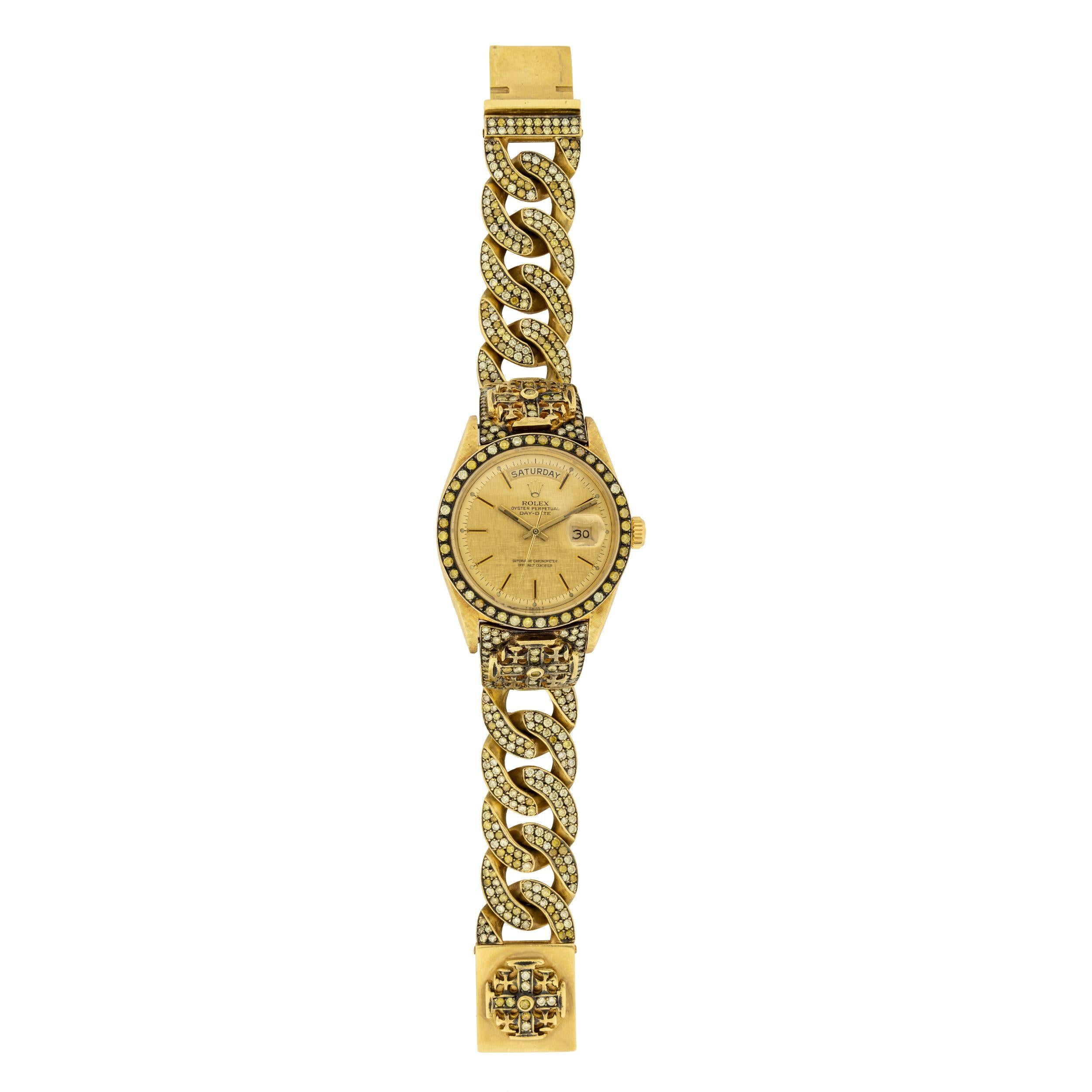 Eine Rolex Oyster Perpetual Day-Date aus 18 Karat Gelbgold, die von der Schmuckdesignerin Loree Rodkin individuell gestaltet wurde. Die Uhr verfügt über ein champagnerfarbenes Zifferblatt mit Stabindexen, ein Tagesfenster bei 12 Uhr und ein