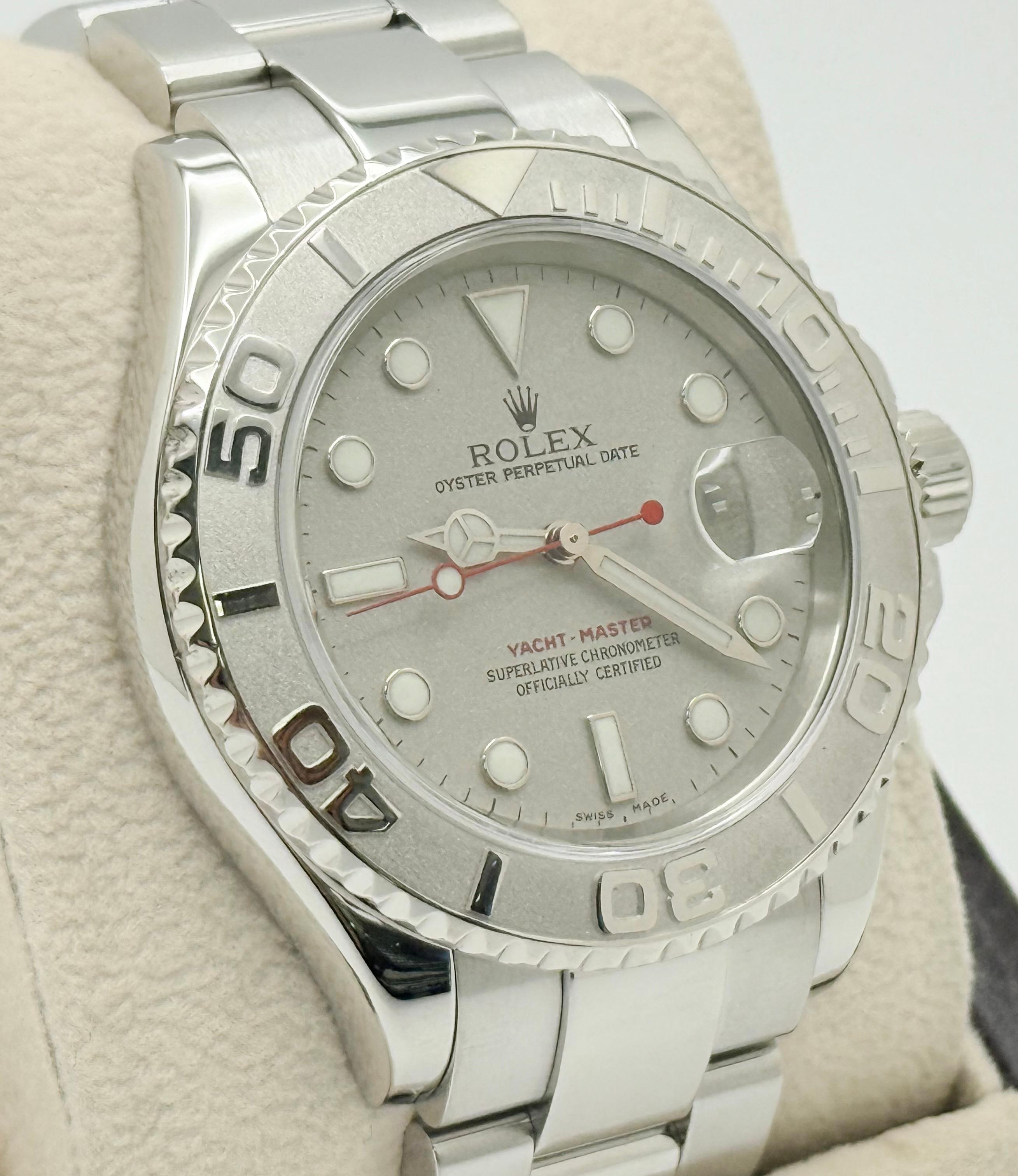 Numero di stile: 16622



Seriale: Y87****



Anno: 2002

 

Model: Rolex Yacht Master

 

Materiale della cassa: Acciaio inossidabile

 

Fascia: Acciaio inossidabile

  

Lunetta: Platino

  

Quadrante: Platino

 

Volto: Cristallo di zaffiro 

