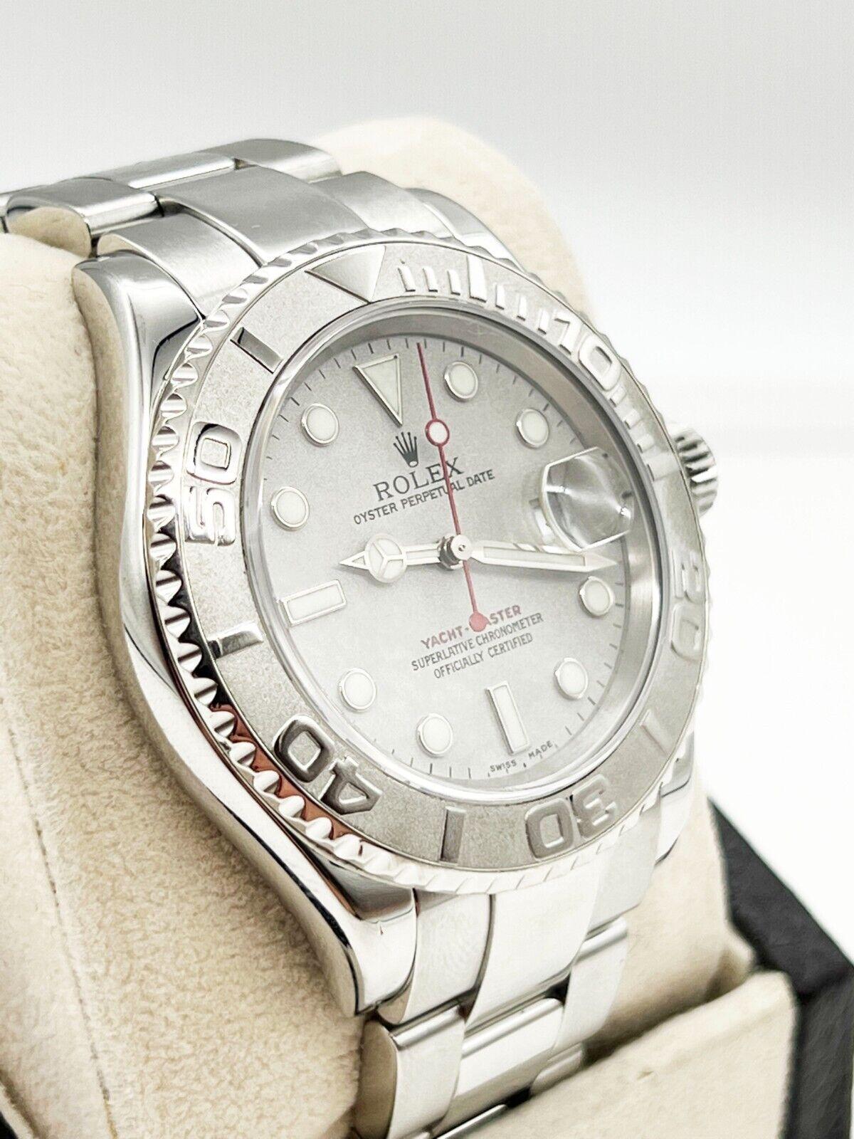 Numero di stile: 16622

Seriale: Y831***

Anno: 2002 

Model: Yacht Master 

Materiale della cassa: Acciaio inossidabile  

Banda:  Acciaio inox 

Lunetta: Platino  

Quadrante: Platino  

Volto: Cristallo di zaffiro  

Dimensioni della cassa: 40 mm