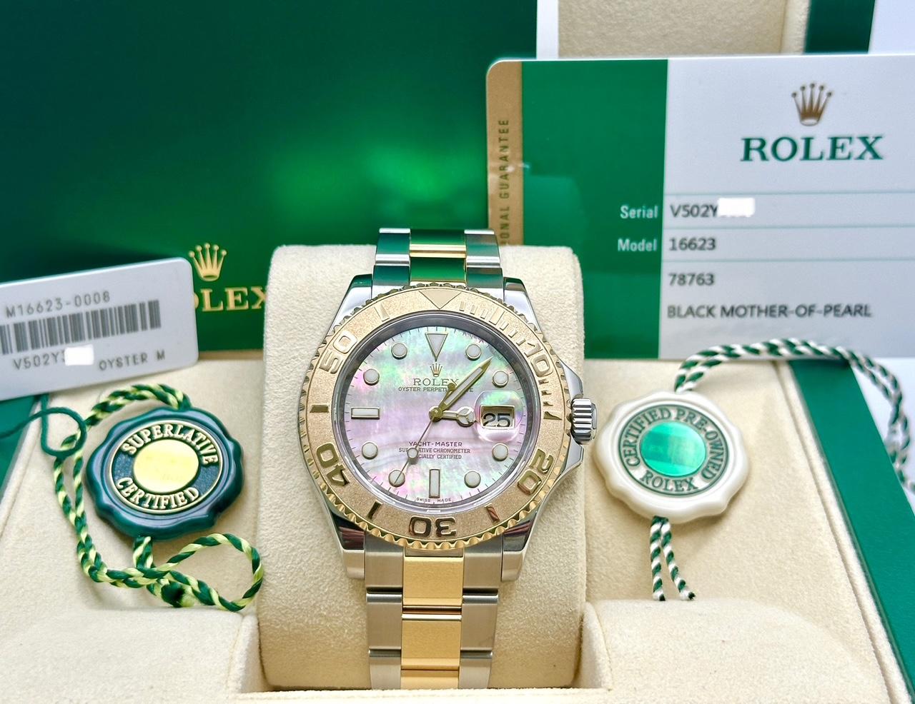 Número de estilo: 16623



De serie: V502Y***



Año: 2016

 

Model No: Rolex Yacht Master

 

Material de la caja: Acero inoxidable

 

Pulsera: Oro amarillo de 18 quilates y acero inoxidable

  

Bisel: Oro amarillo de 18 quilates

  

Esfera: