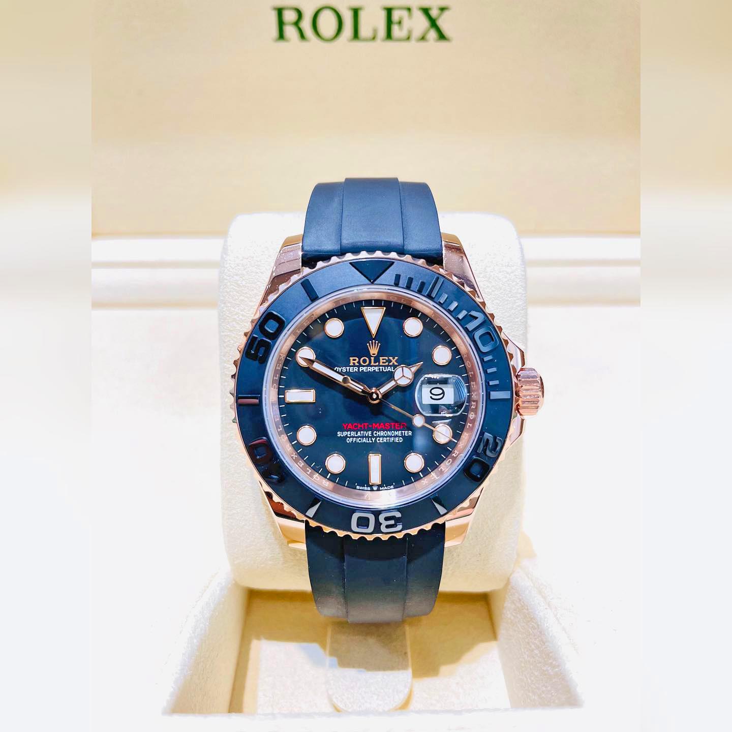 Rolex Yacht-Master 40 watch with polished 18kt Everose gold case. This model has Intense black dial with a polished 18k Everose Gold hour and minute hands in Mercedes-logo and Breguet-style sword shape with luminous fill. Polished 18k Everose Gold