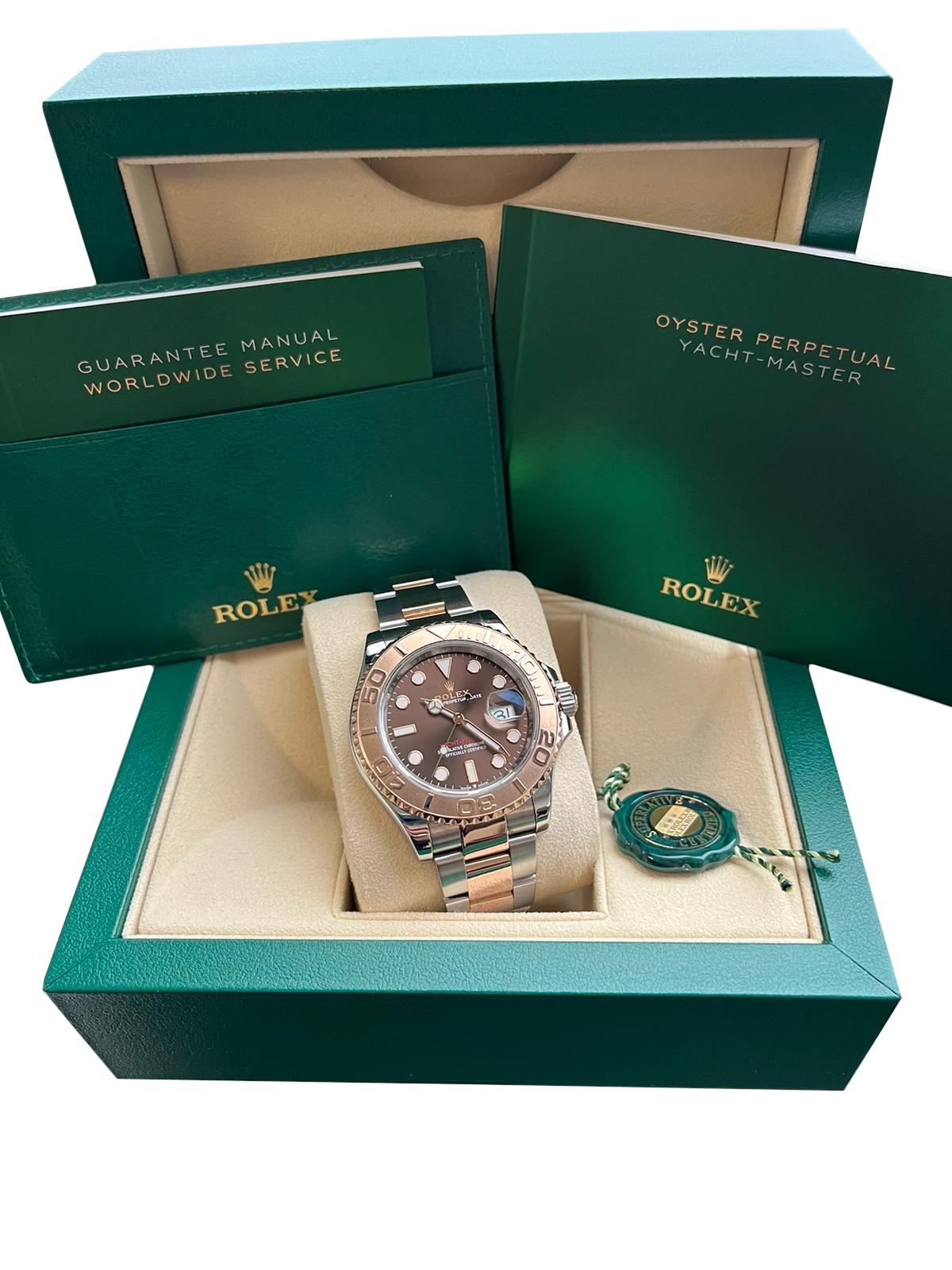 Rolex Yacht-Master 40mm Two Tone Steel/Rose Gold Chocolate Dial Men Watch 126621 In Good Condition For Sale In Aventura, FL
