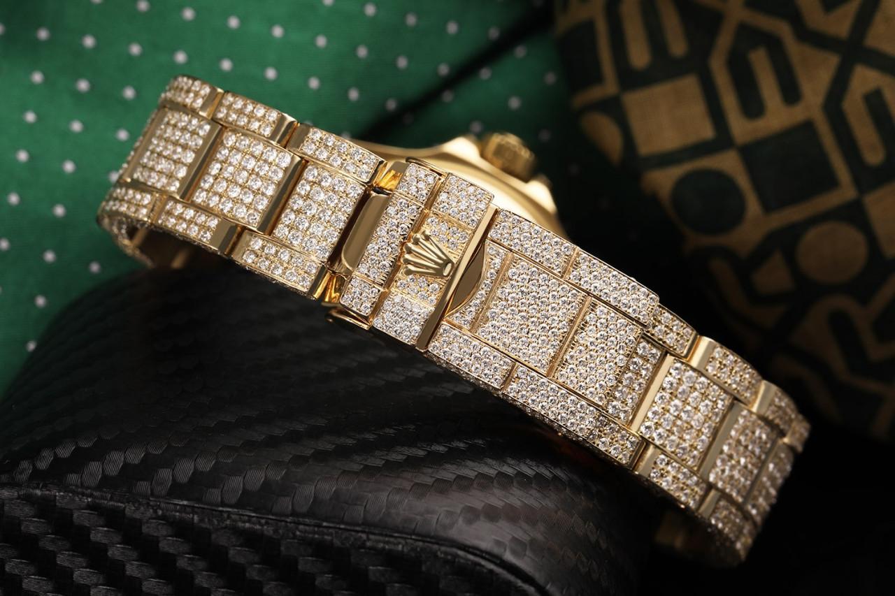 Rolex Yacht-Master Weißes Mop-Diamant-Zifferblatt Gelbgold Voll ausgeschnittene Uhr 16628 im Zustand „Hervorragend“ in New York, NY
