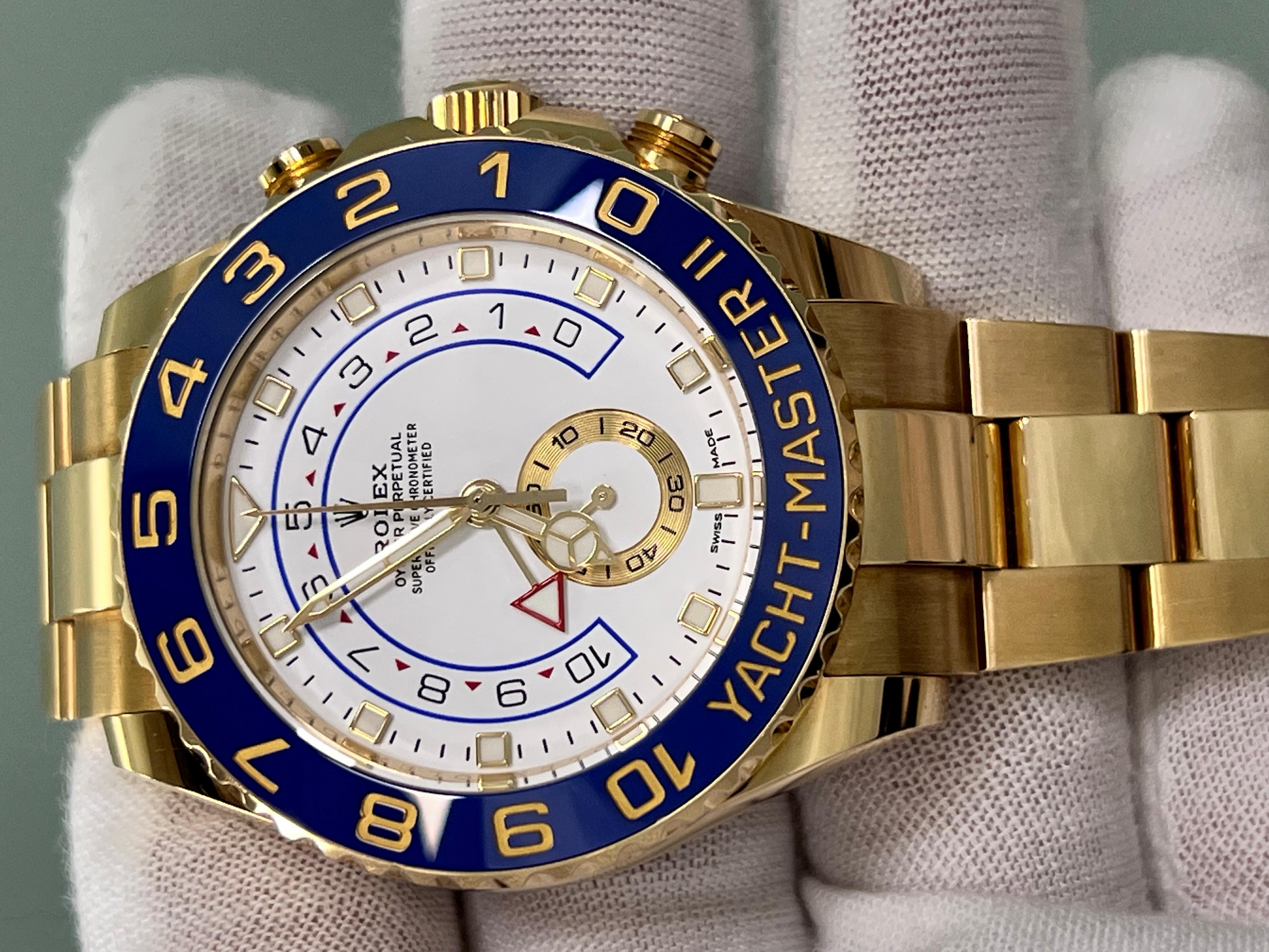 Número de Estilo: 116688
De serie 5MH96***
Año: 2022
Model No: Rolex Yacht Master II 
Material de la caja: Oro amarillo de 18 quilates 
Banda: Oro amarillo de 18 quilates 
Bisel: Bisel de cerámica azul 
Esfera: Blanca
Cara: Cristal de zafiro 
Tamaño