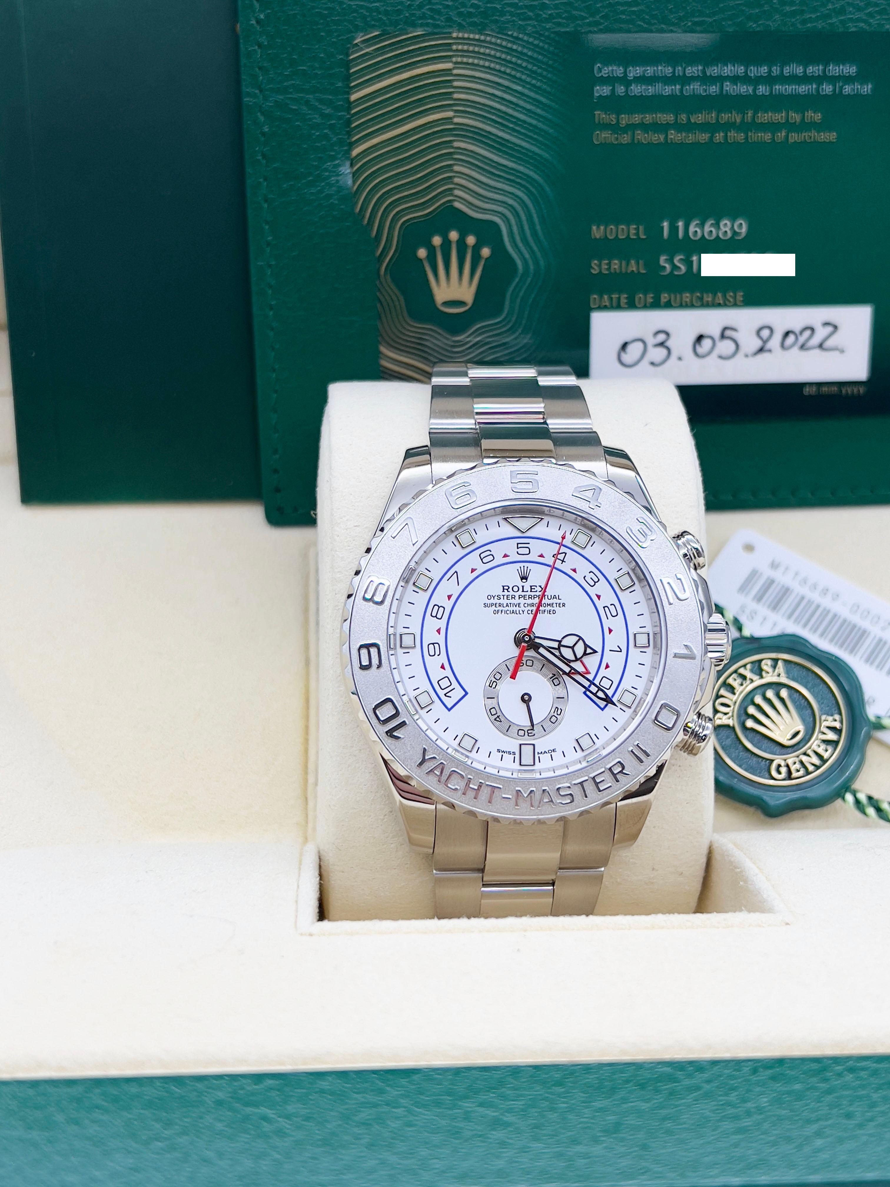Stilnummer: 116689
Seriennummer: 5S116***
Jahr: 2022
Modell: Rolex Yacht Master II
MATERIAL des Gehäuses: 18K Weißgold
Band: 18K Weißgold
Lünette: Platin
Zifferblatt: Weiß
Gesicht: Saphirglas
Gehäusegröße: 44mm
Enthält: 
-Rolex Box &