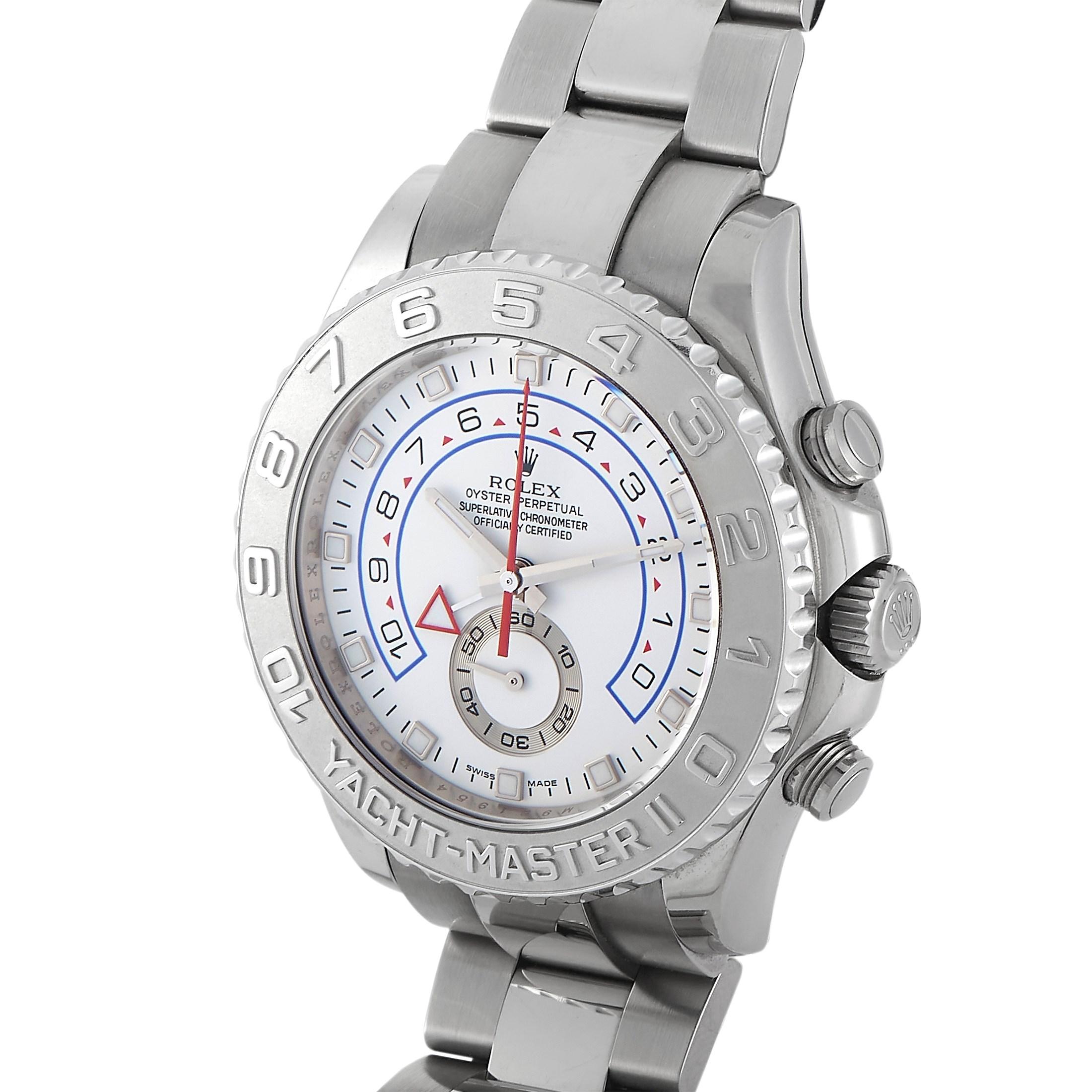 This watch is encased in an 18k white gold bezel and features a bidirectional rotatable platinum bezel. Its white dial has a triangular hour marker at the twelve o’clock position, while a luminescent disc clearly distinguishes the hour hand from the