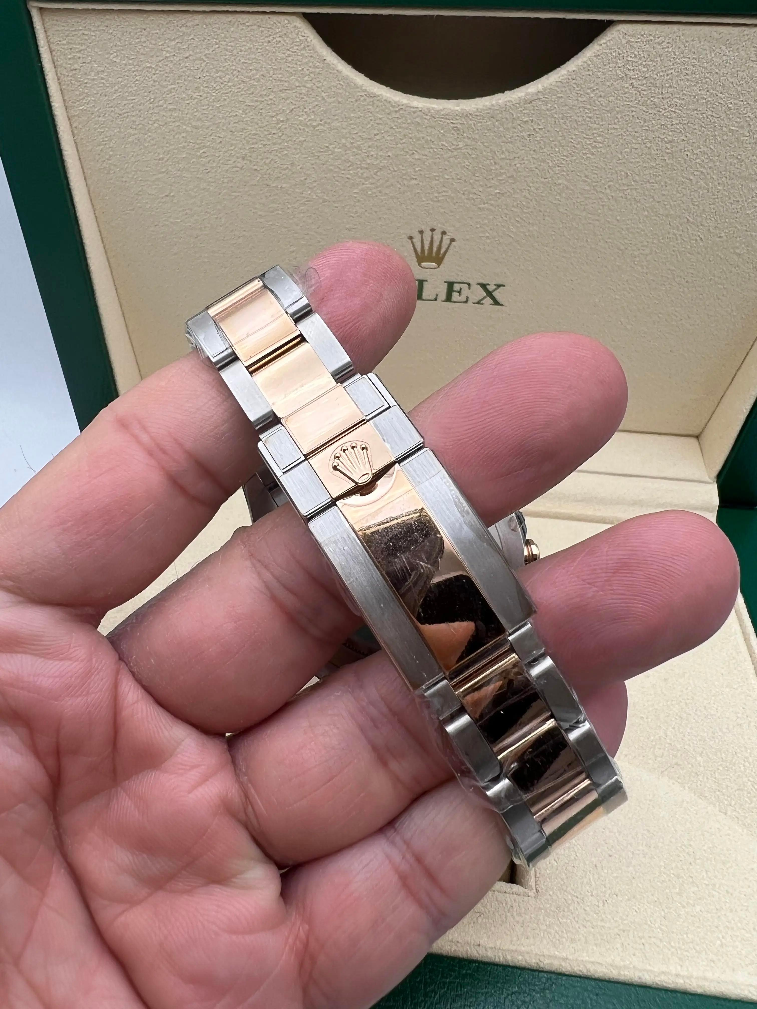 Rolex Yacht-Master II 44mm 116681 18K Rose & Steel Mercedes Hands Box Papers in vendita 6
