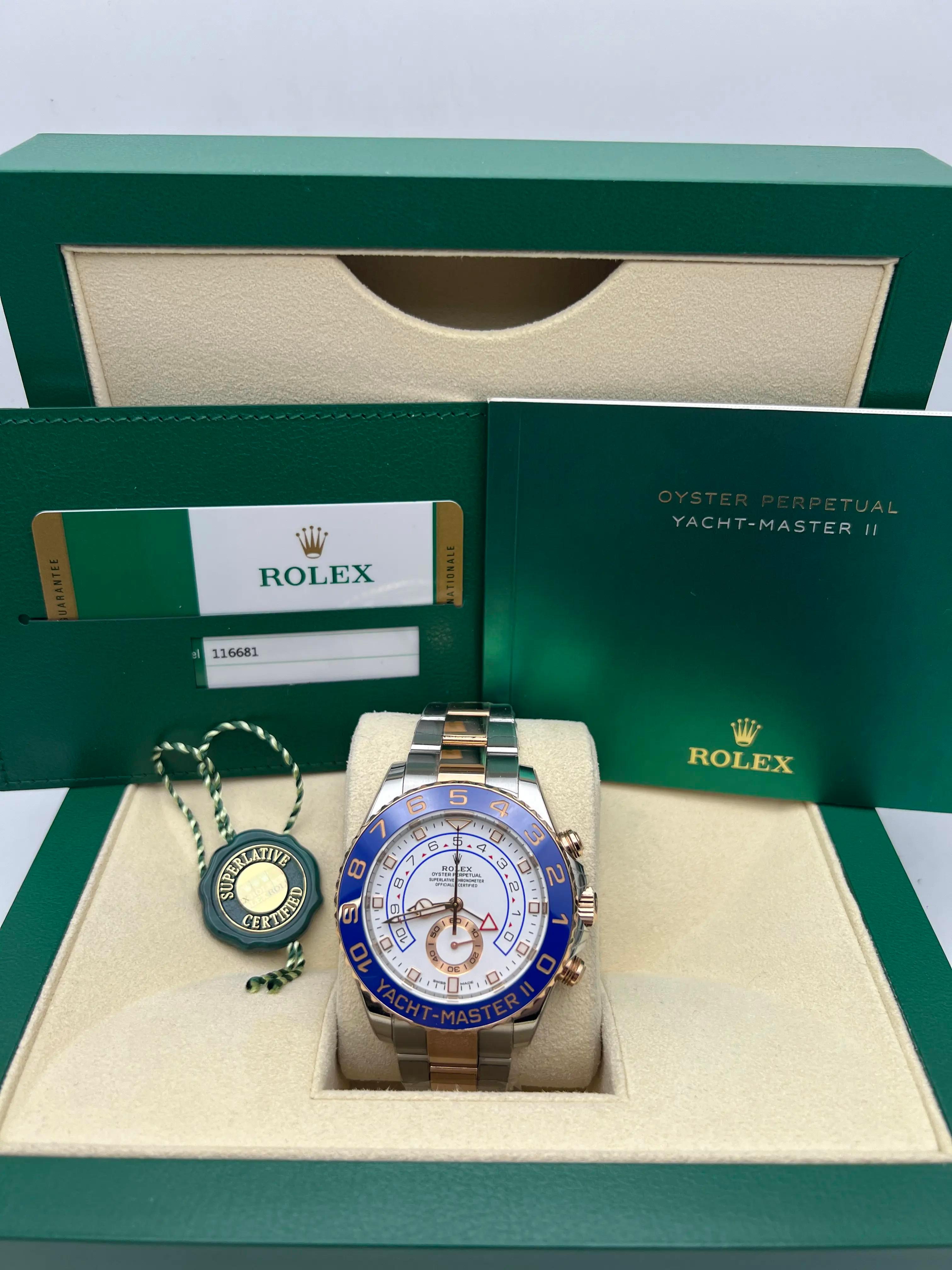 Il Rolex Yacht-Master II (referenza 116681) è un segnatempo di grande prestigio che esemplifica l'impegno di Rolex nel coniugare un design classico con funzionalità avanzate. Realizzata in un'armoniosa combinazione di acciaio inossidabile e oro