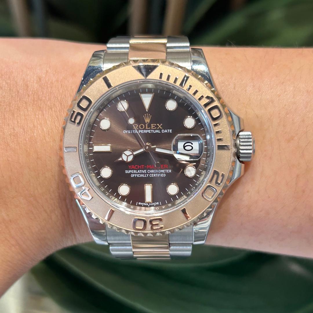 Brand: Rolex 

Model Name: Yacht Master 

Model Number: 116621

Movement: Mechanical Automatic

Case Size: 40  mm

Case Material: Stainless Steel  

Bracelet: Oyster

Dial: Brown

Bezel: Rose Gold 

Year:  2019

Includes:  24 Months Brilliance