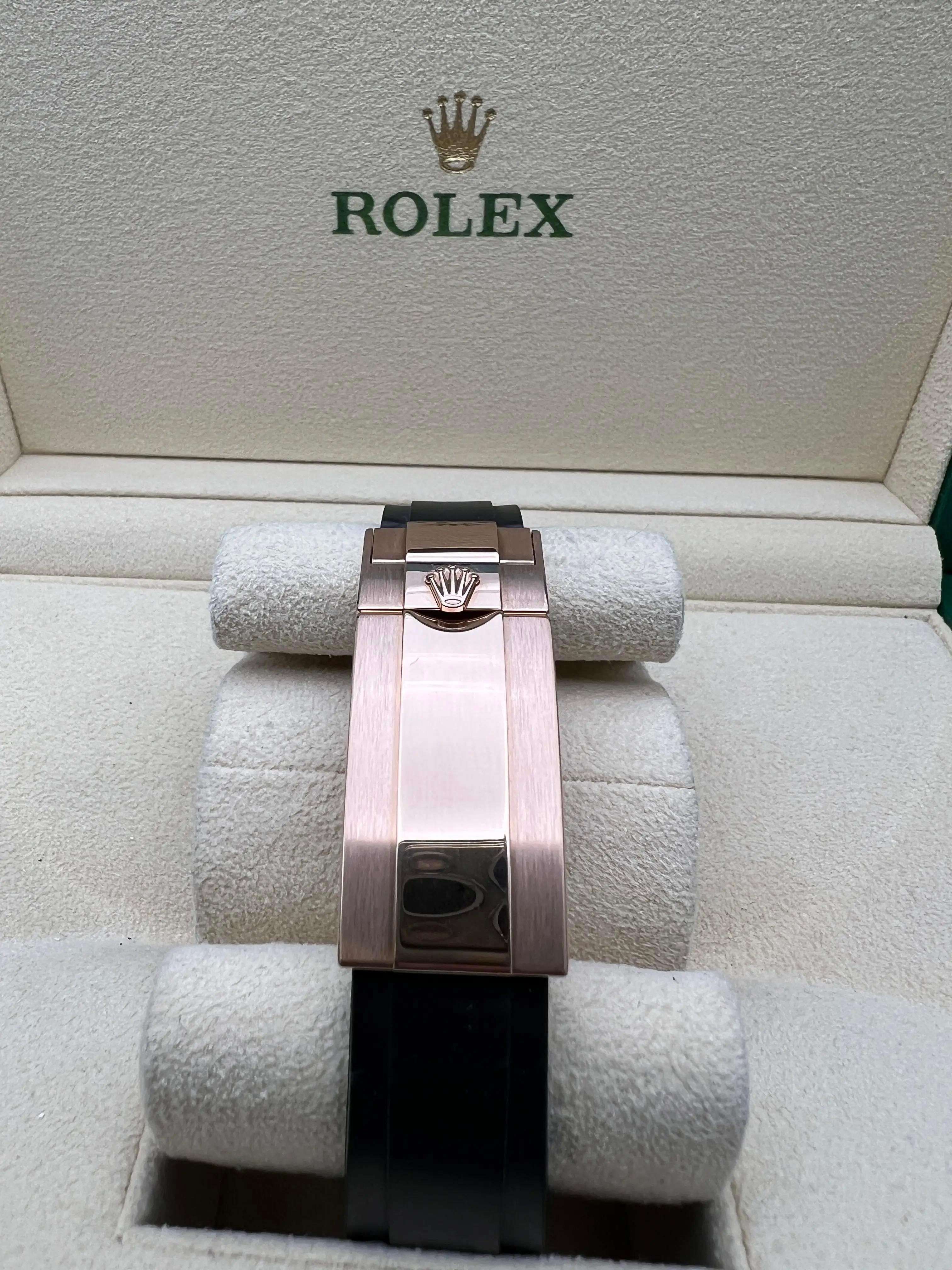 Rolex Yacht-Master 40mm 126655 18K Rose Gold Quadrante Nero Oysterflex Scatola Documenti in vendita 9