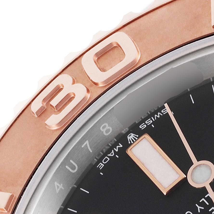 Rolex Yachtmaster Rose Gold Stahl Rolesor Herrenuhr 126621 Box Karte. Offiziell zertifiziertes Chronometerwerk mit automatischem Aufzug. Gehäuse aus Edelstahl mit einem Durchmesser von 40 mm. Rolex Logo auf einer Krone. Spezielle bidirektionale