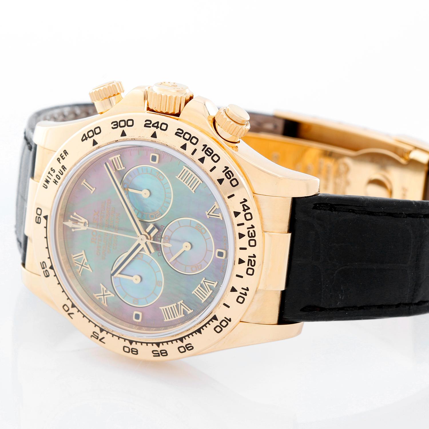 Rolex Cosmograph Daytona Gold Men's Watch Mother of Pearl Roman 116518 - Automatic winding, chronograph, 44 jewels, sapphire crystal. 18k yellow gold case and bezel  (40mm diameter). Genuine Rolex Tahitian mother of pearl dial with gold Roman
