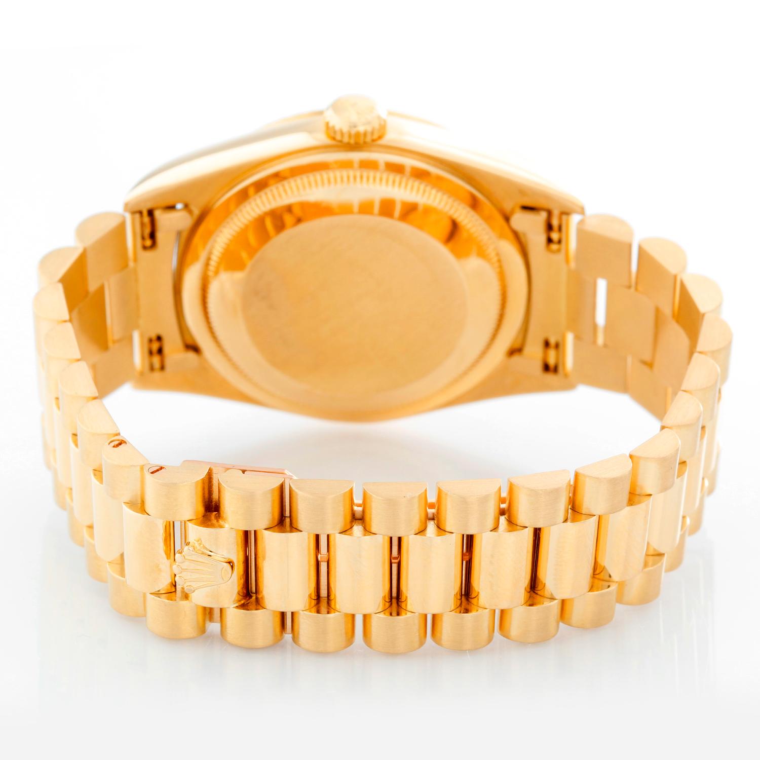 Round Cut Rolex yellow gold Day-Date Blue Vignette Dial President Automatic Wristwatch