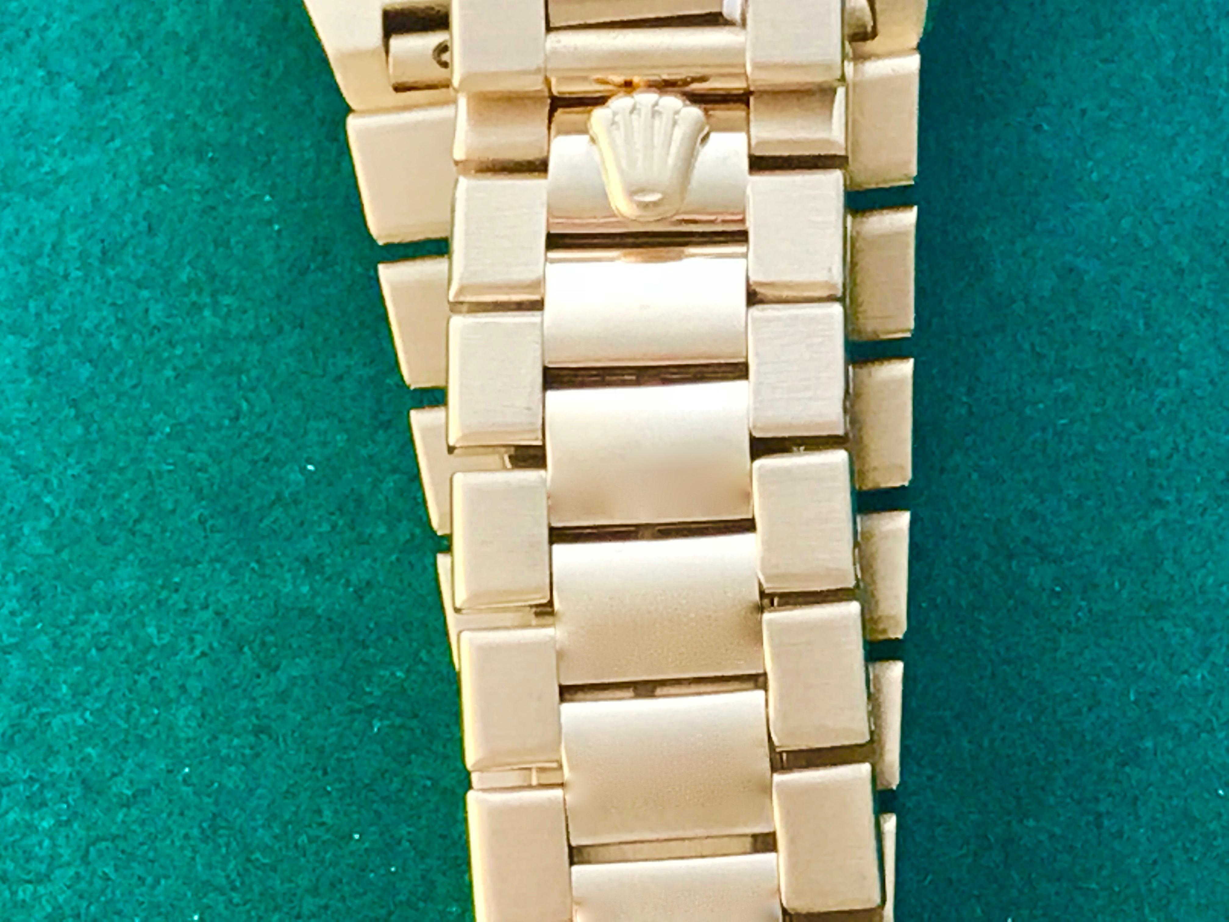 Rolex Yellow Gold President Day-Date Oyster Quartz Wristwatch Ref 19018 In Excellent Condition In Dallas, TX