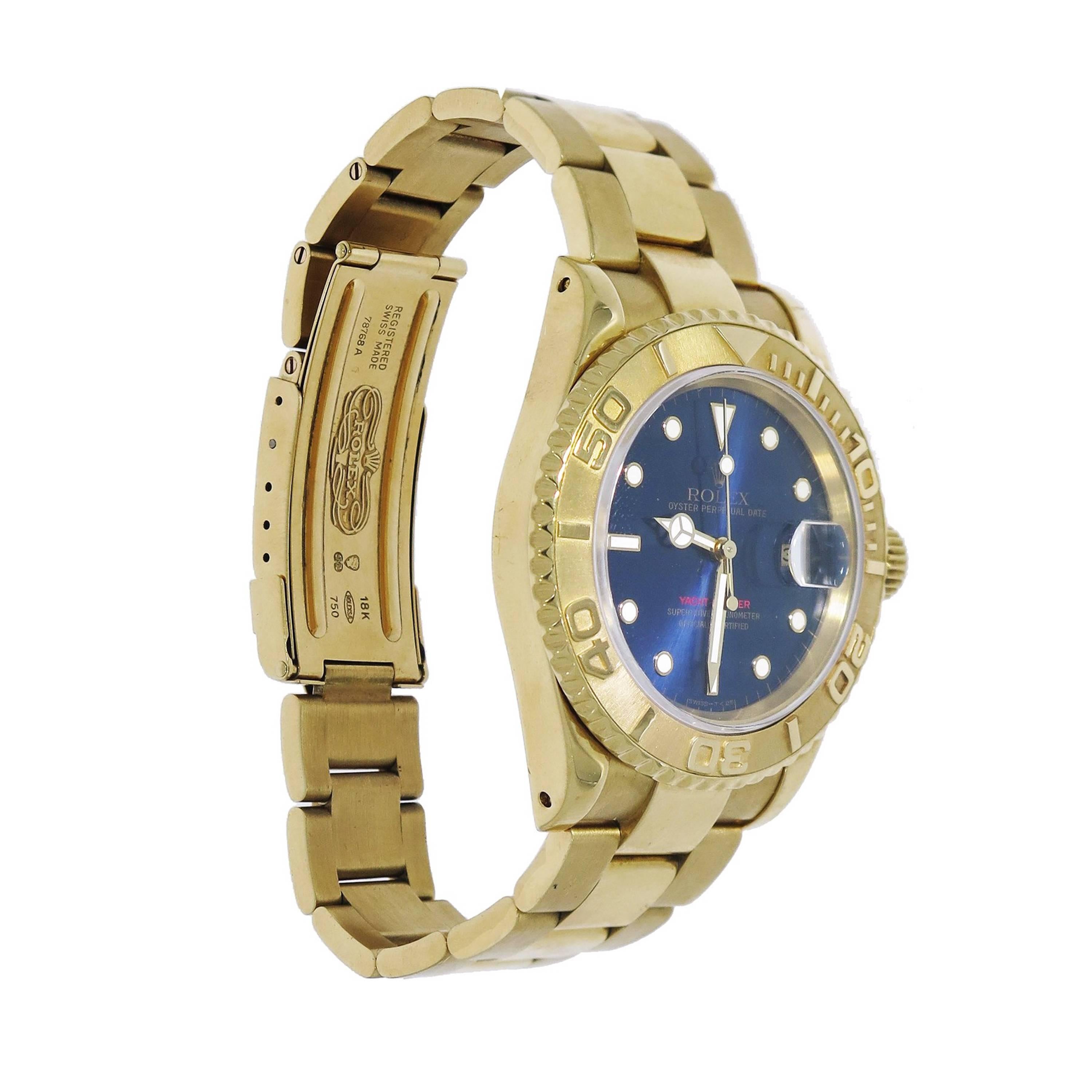 Rolex Yachtmaster embodies the spirit of the sailor, created with the regatta chronograph for the yachting competition.
This timepiece is crafted in 18k yellow gold and features a self-winding movement with indications for the Hours, Minutes,