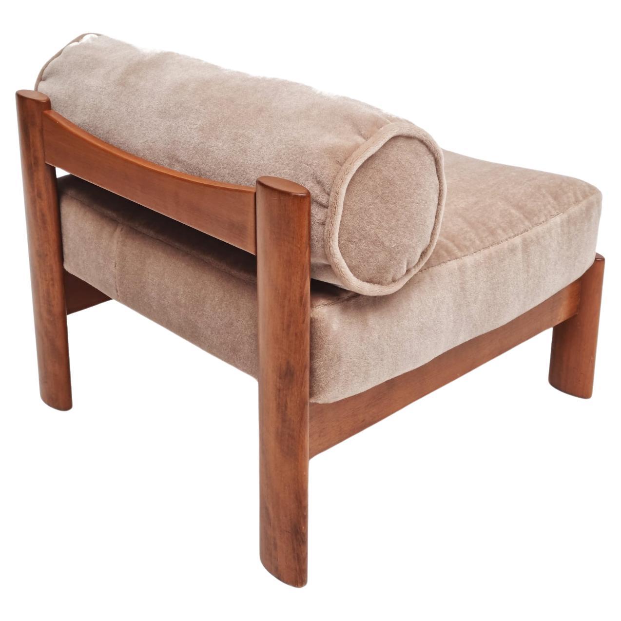 Cette superbe chaise canapé modulaire de Rolf Benz, conçue à l'origine dans les années 1970, a été méticuleusement retapissée en luxueuse laine mohair. Le matériau exceptionnel et la couleur frappante de la chaise en font un ajout époustouflant à