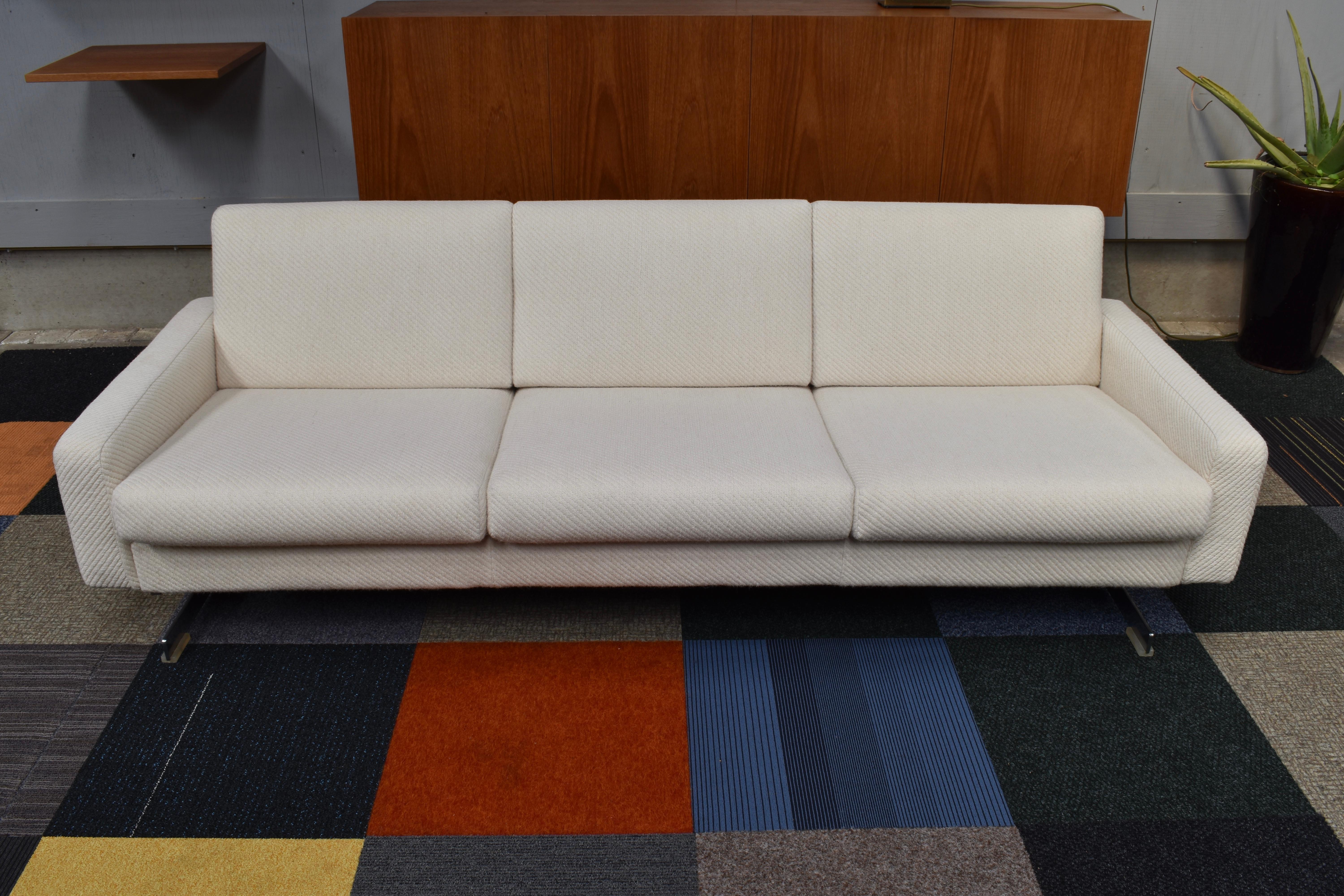 Very rare 1st edition pluraform sofa by Rolf Benz. 
The sofa still has beautiful original fabric and is in very good original condition. No stains, wear, tears or holes. Some discoloration on parts that are covered (where the seat cushions shove