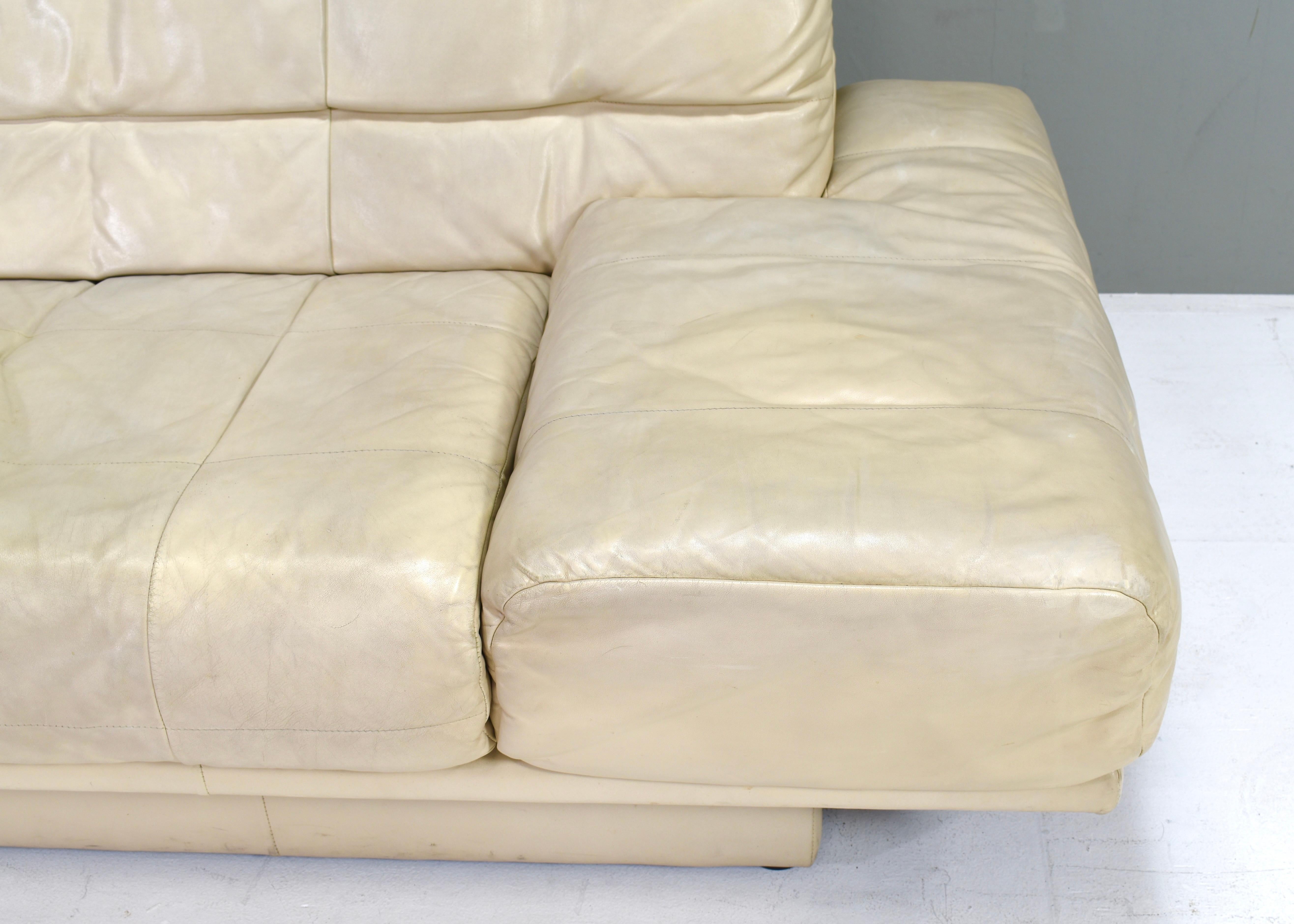 Rolf Benz 2-seat sofa in Ivory Cream White Leather – Germany, circa 1980-1990 For Sale 8