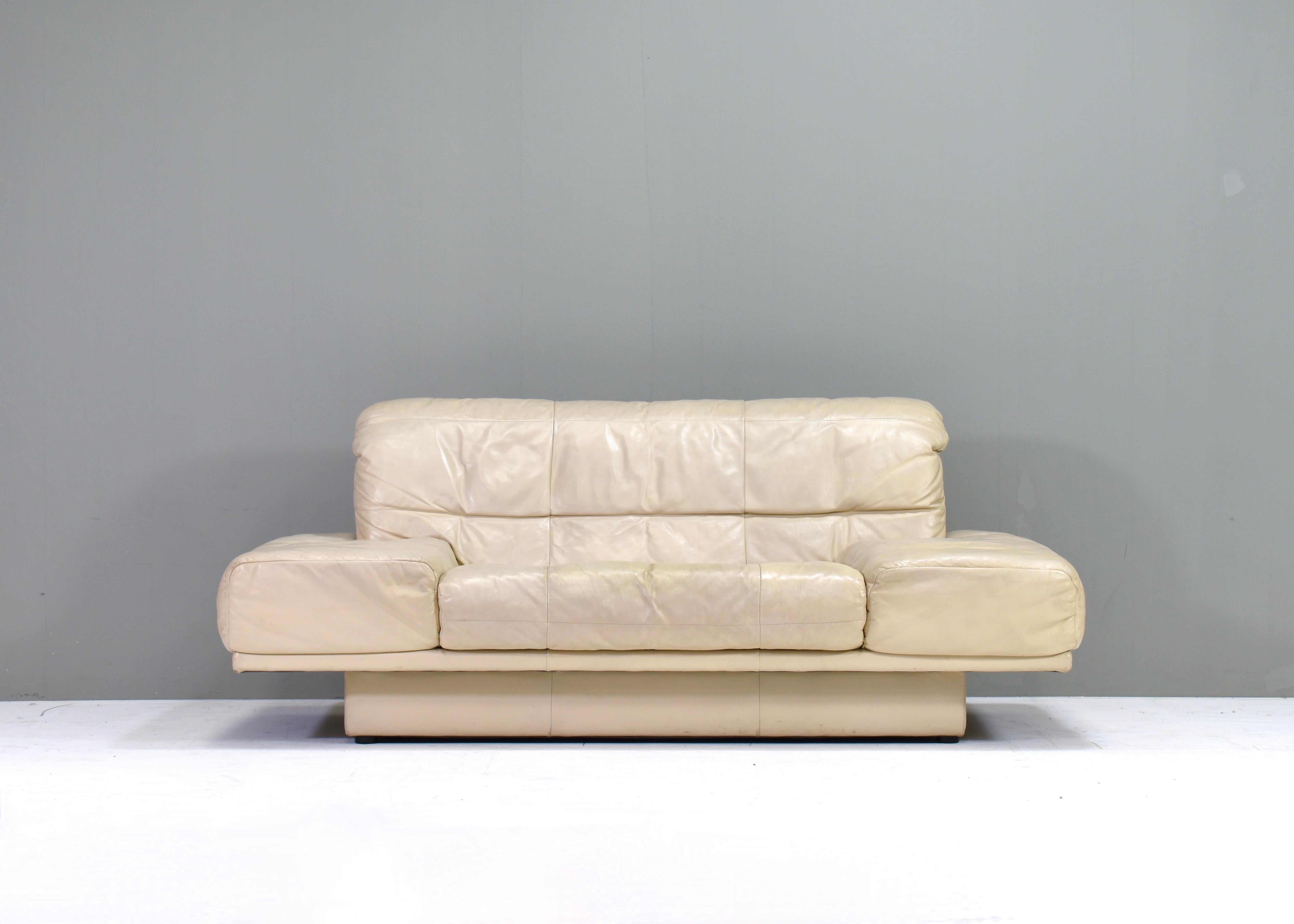Rolf Benz 2-seat sofa in ivory cream colored leather. Also sold separate.

Designer: Unknown
Manufacturer: Rolf Benz
Country: Germany
Model: Sofa
Design period: circa 1980-90
Date of manufacturing: circa 1980-90
Size wdh:
3 seat sofa: 233x87x72 seat
