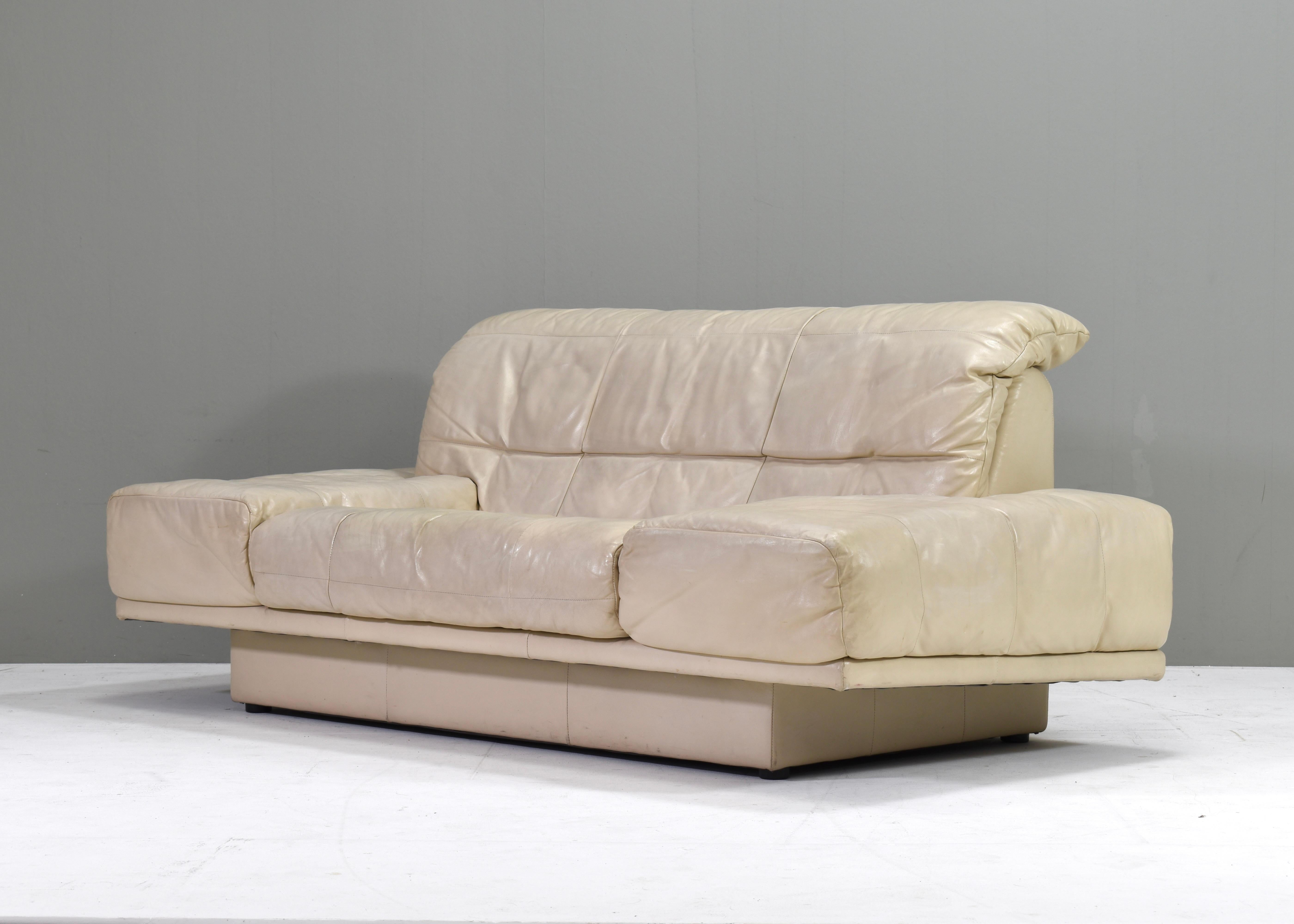 Rolf Benz 2-seat sofa in Ivory Cream White Leather – Germany, circa 1980-1990 In Good Condition For Sale In Pijnacker, Zuid-Holland