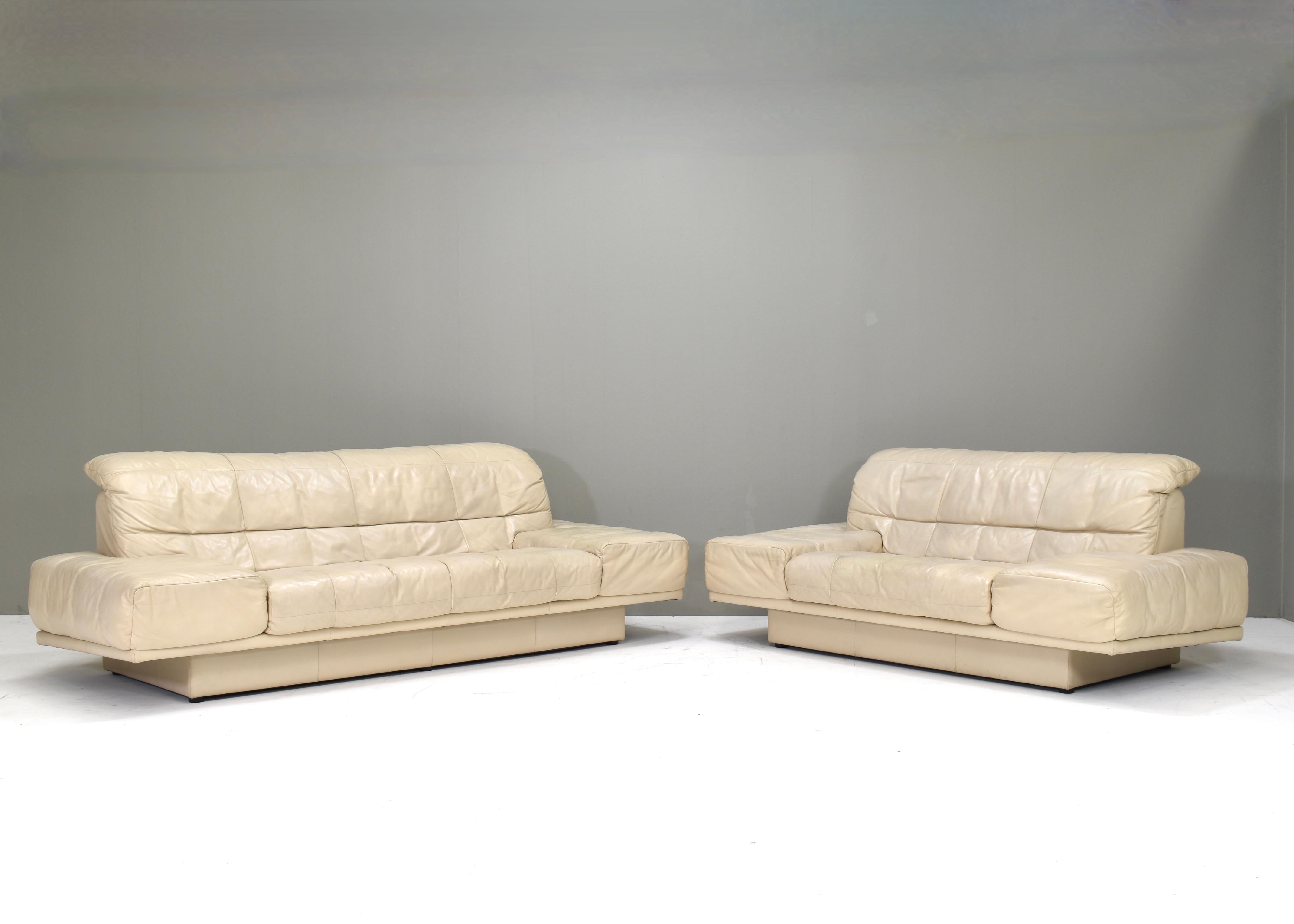 Rolf Benz 2-seat sofa in Ivory Cream White Leather – Germany, circa 1980-1990 For Sale 1