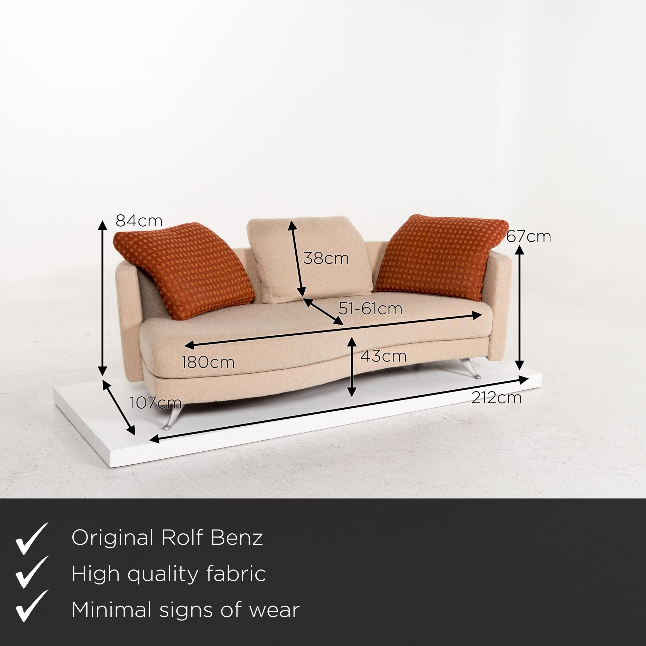 Wir präsentieren Ihnen ein Rolf Benz 2500 Stoffsofa beige Zweisitzer-Couch.
 

 Produktabmessungen in Zentimetern:
 

Tiefe 107
Breite 212
Höhe 84
Sitzhöhe 43
Resthöhe 67
Sitztiefe 51
Sitzbreite 180
Rückenhöhe 38.
 