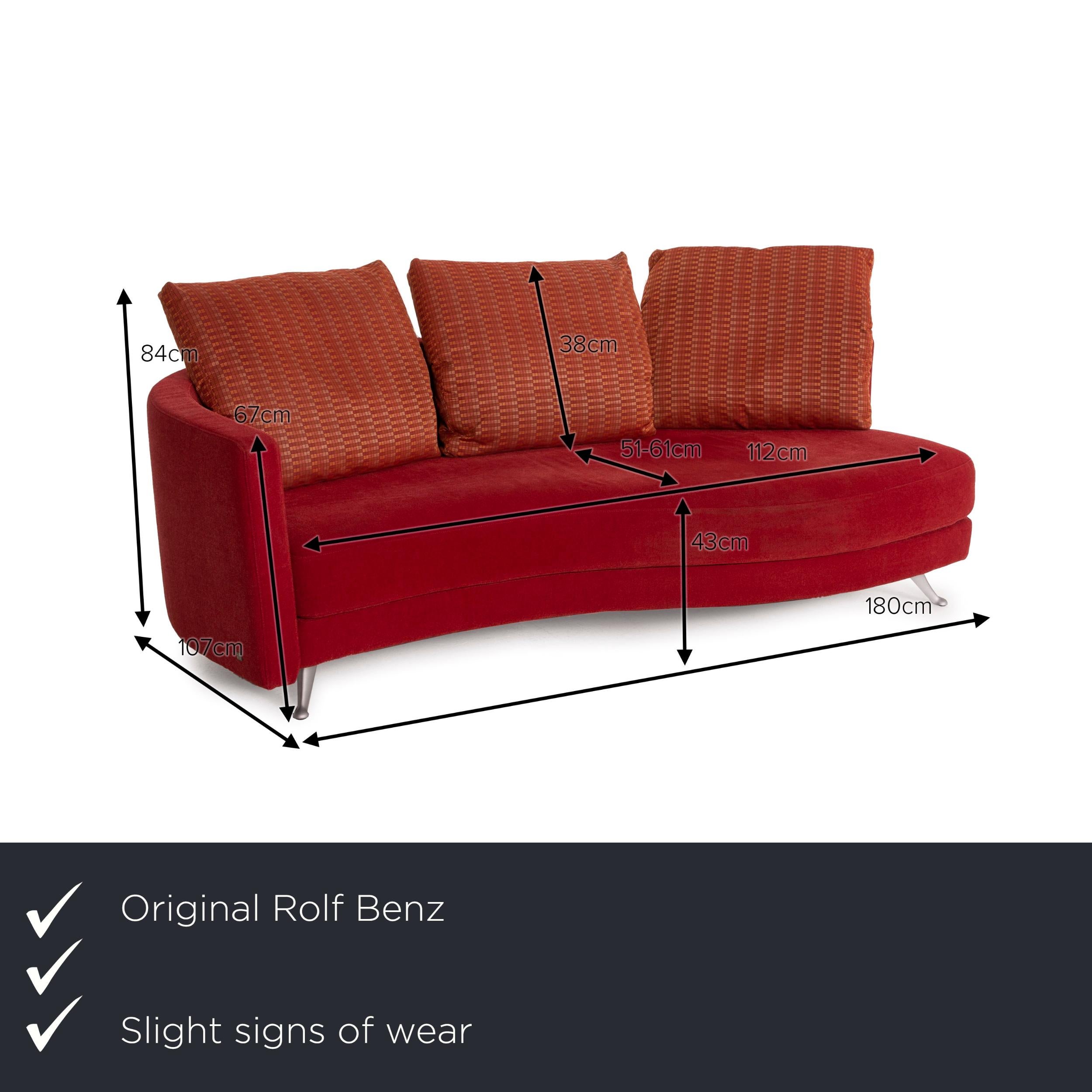 We present to you a Rolf Benz 2500 red three-seater fabric sofa incl. Ottoman set.


 Product measurements in centimeters:
 

Depth: 107
Width: 112
Height: 84
Seat height: 43
Rest height: 67
Seat depth: 51
Seat width: 180
Back height: